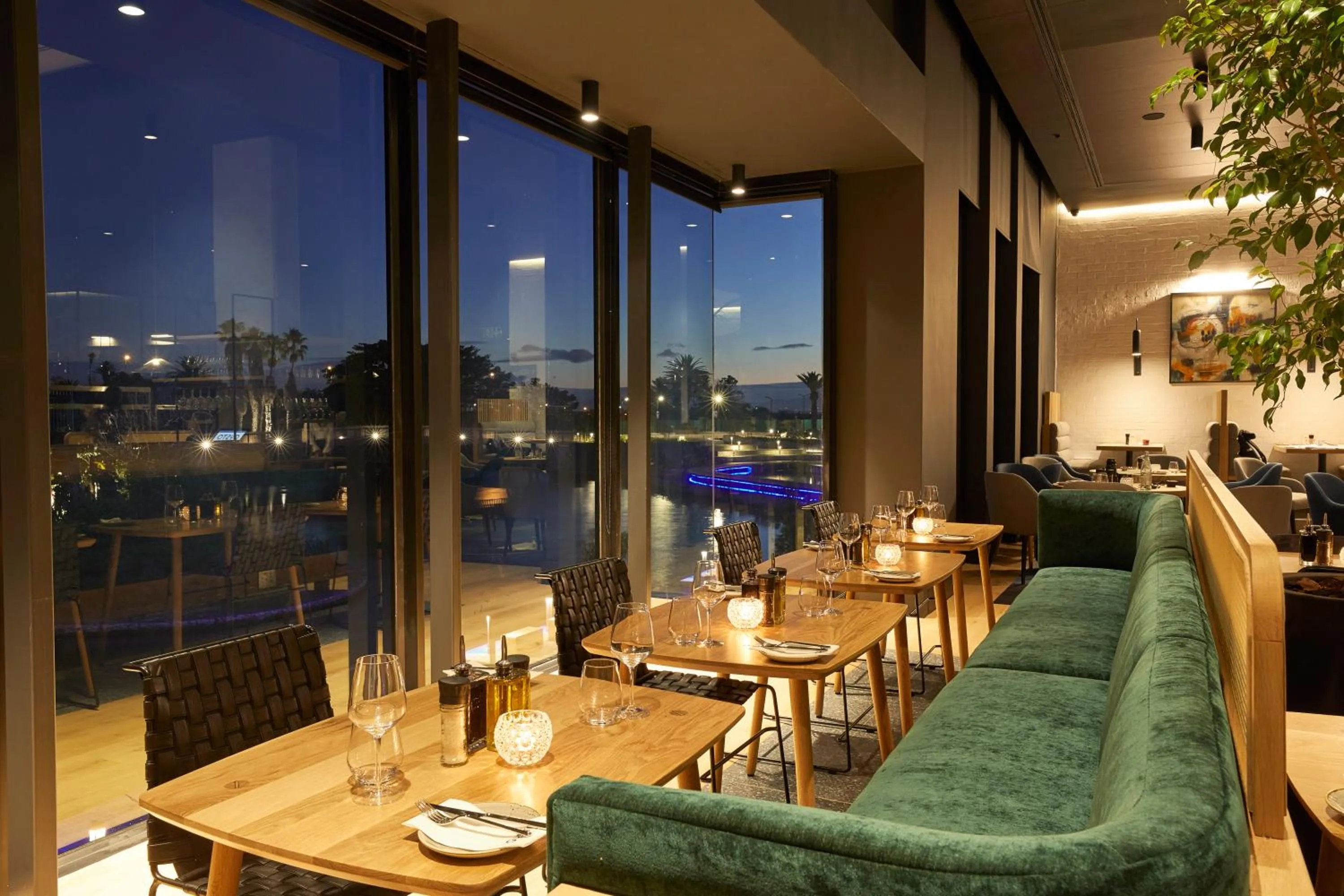 Restaurant/places to eat in Century City Hotel Bridgewater