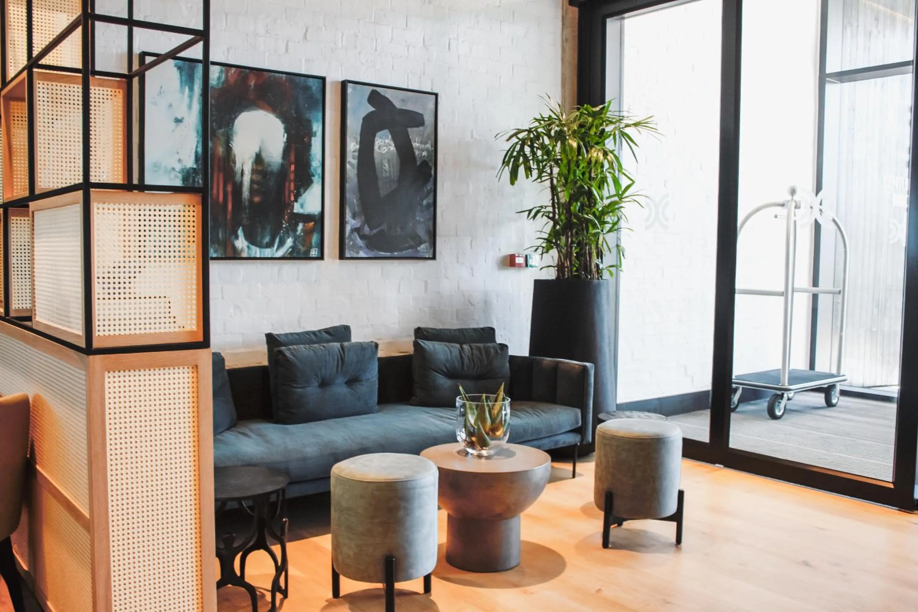 Lounge or bar in Century City Hotel Bridgewater