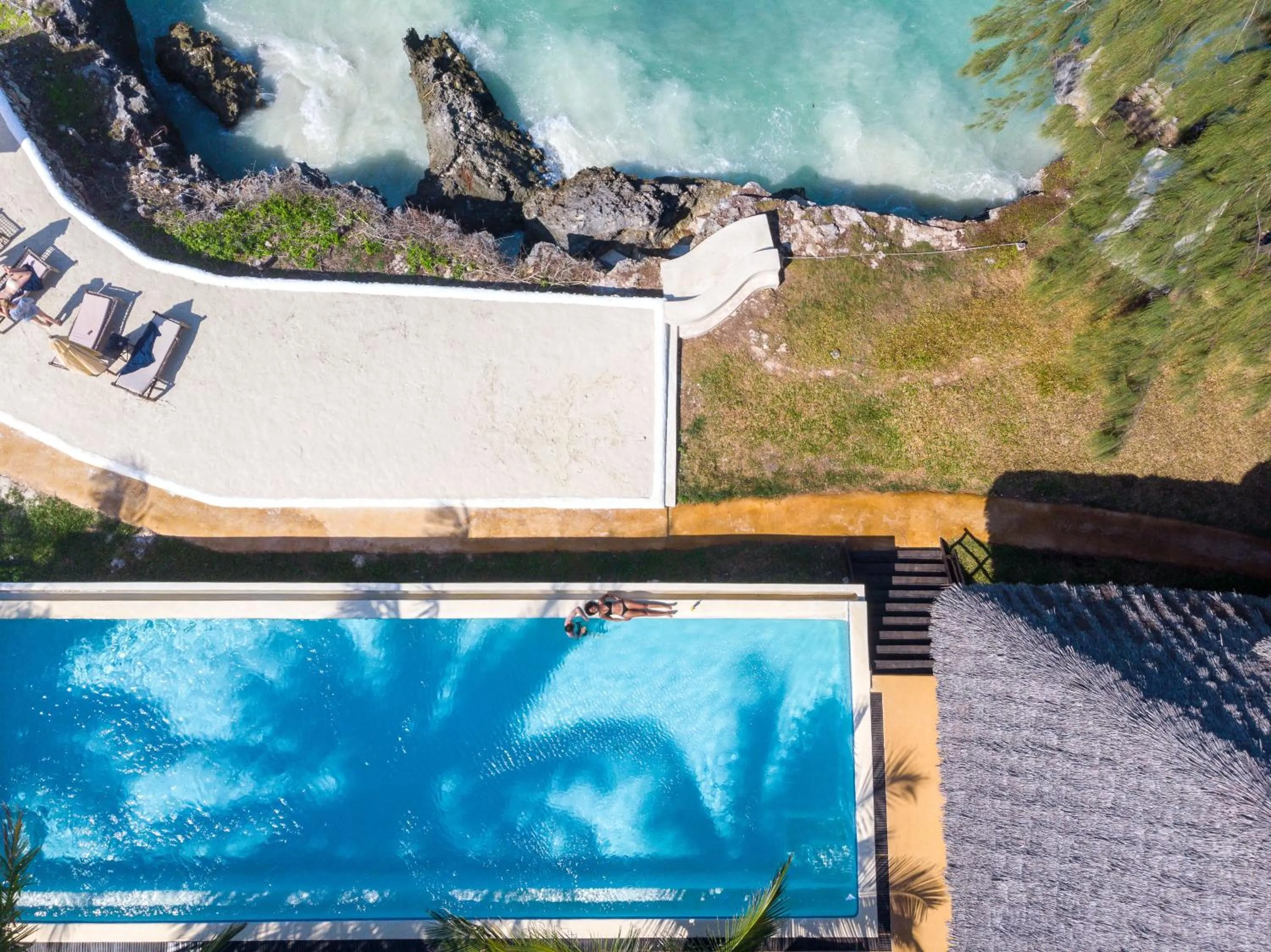 Swimming pool in Sunshine Marine Lodge