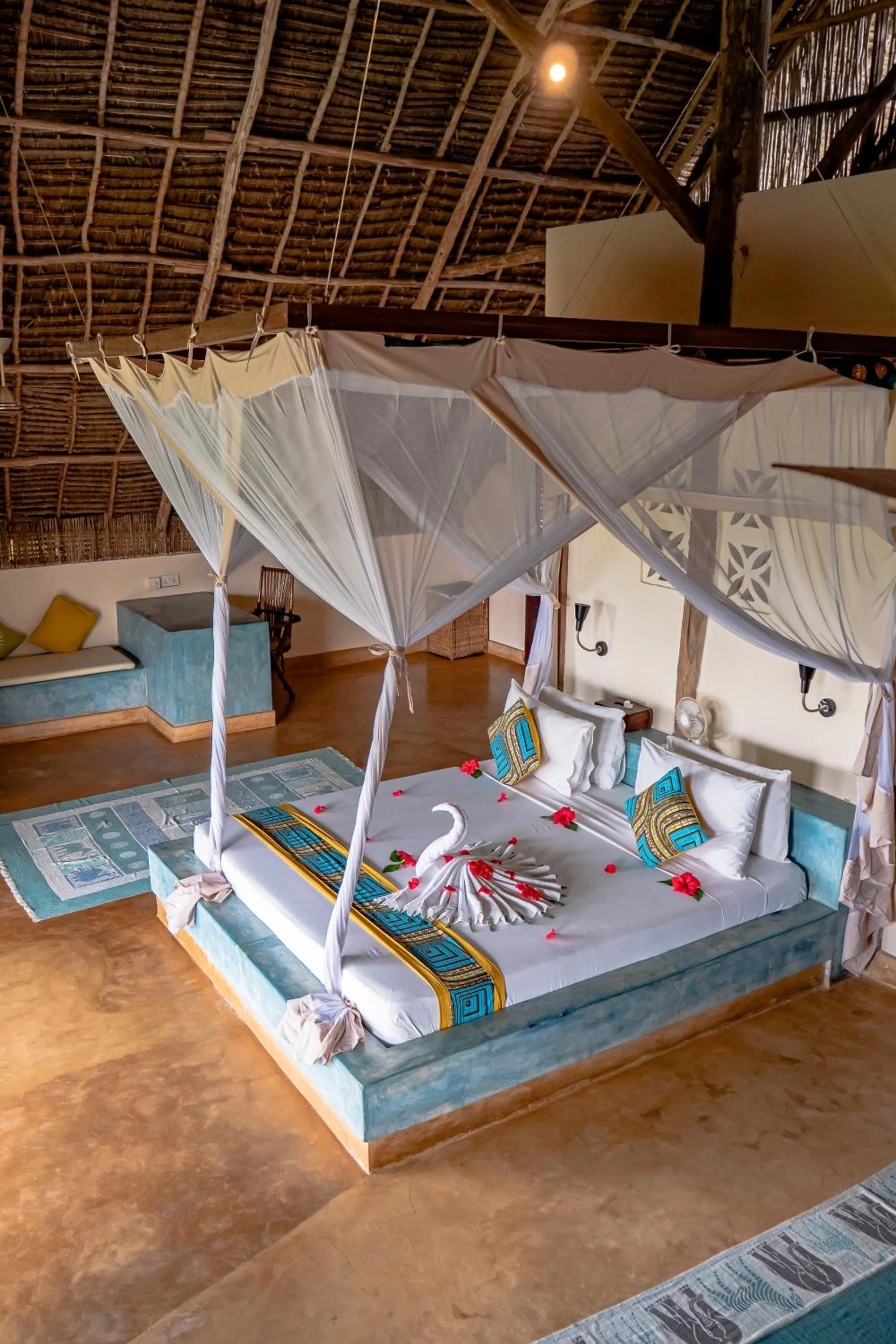 Photo of the whole room, Bed in Sunshine Marine Lodge