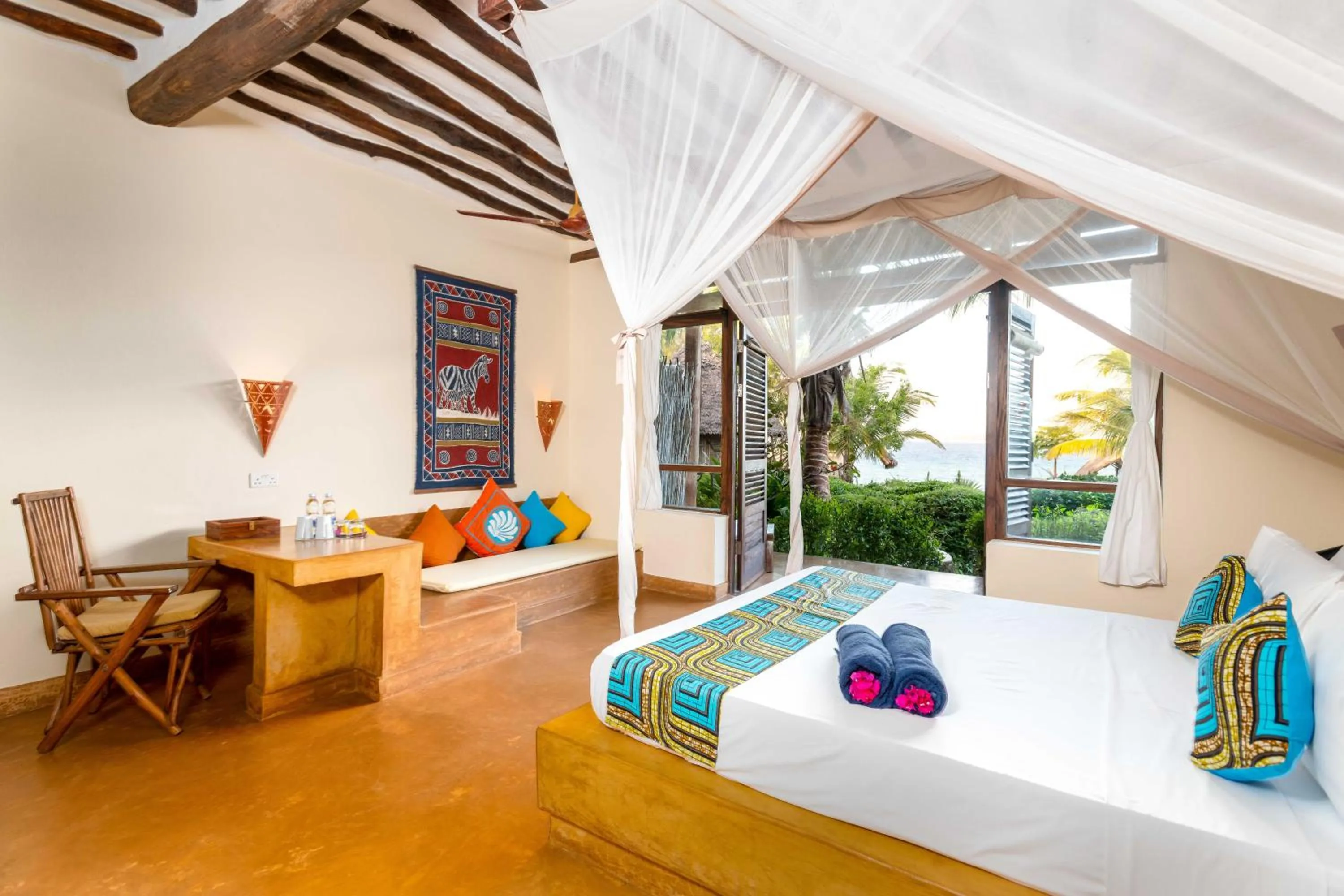 Bedroom, Bed in Sunshine Marine Lodge