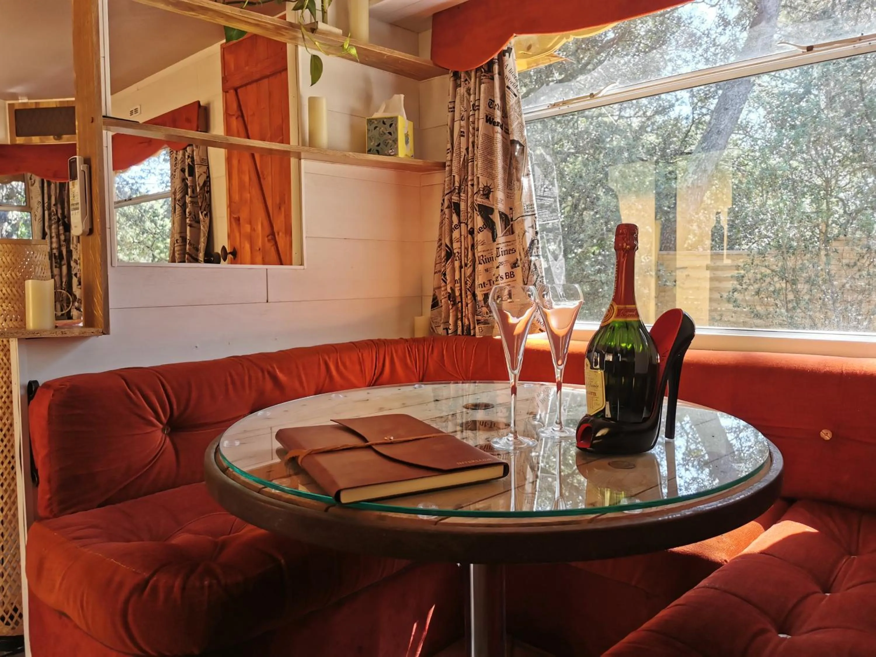 Dining area in Interlude