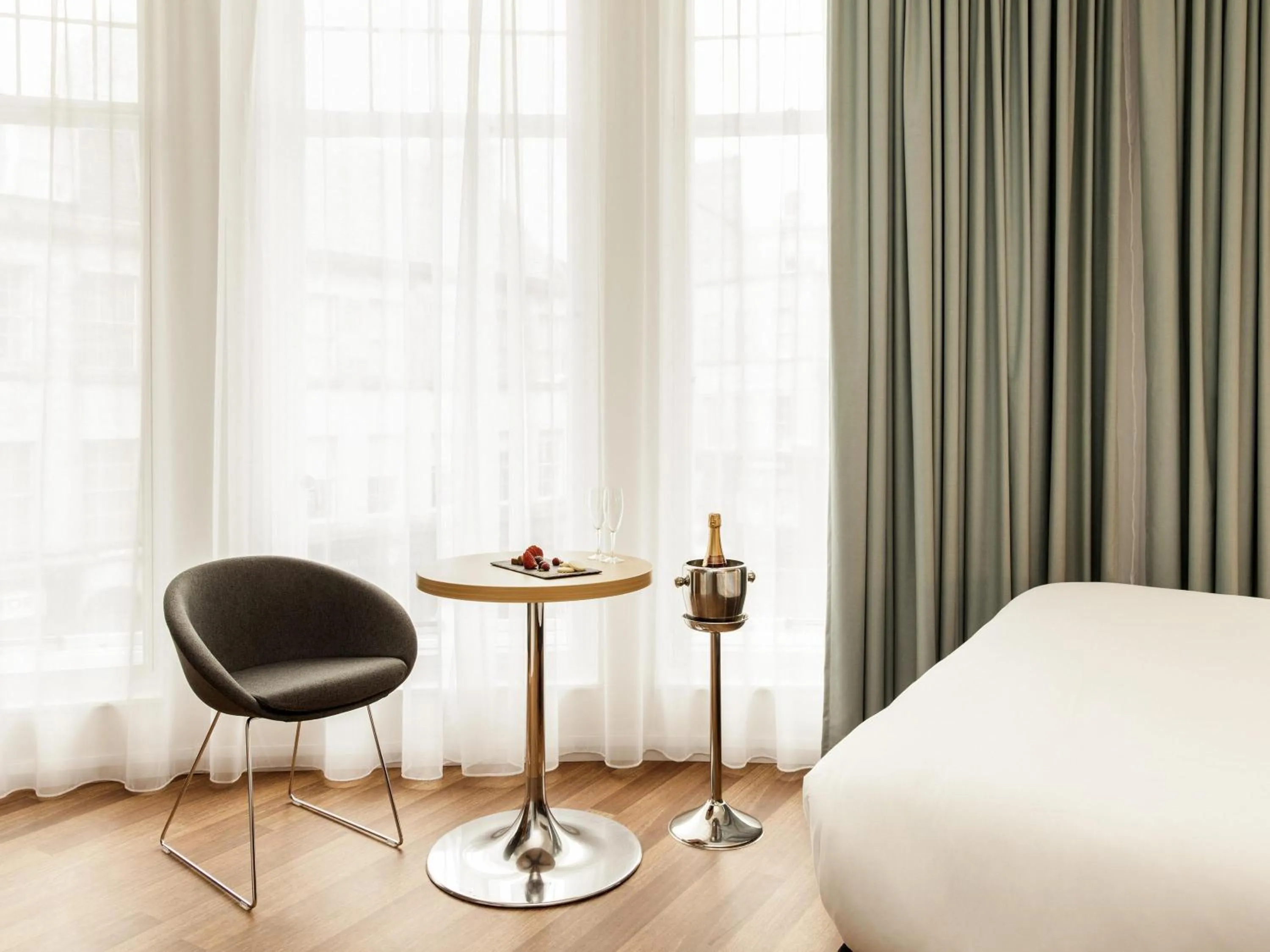 Bedroom, Bed in ibis Edinburgh Centre South Bridge – Royal Mile