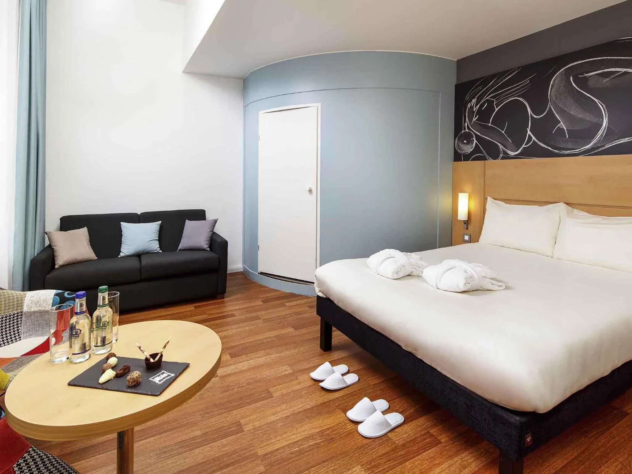 Bedroom, Bed in ibis Edinburgh Centre South Bridge – Royal Mile