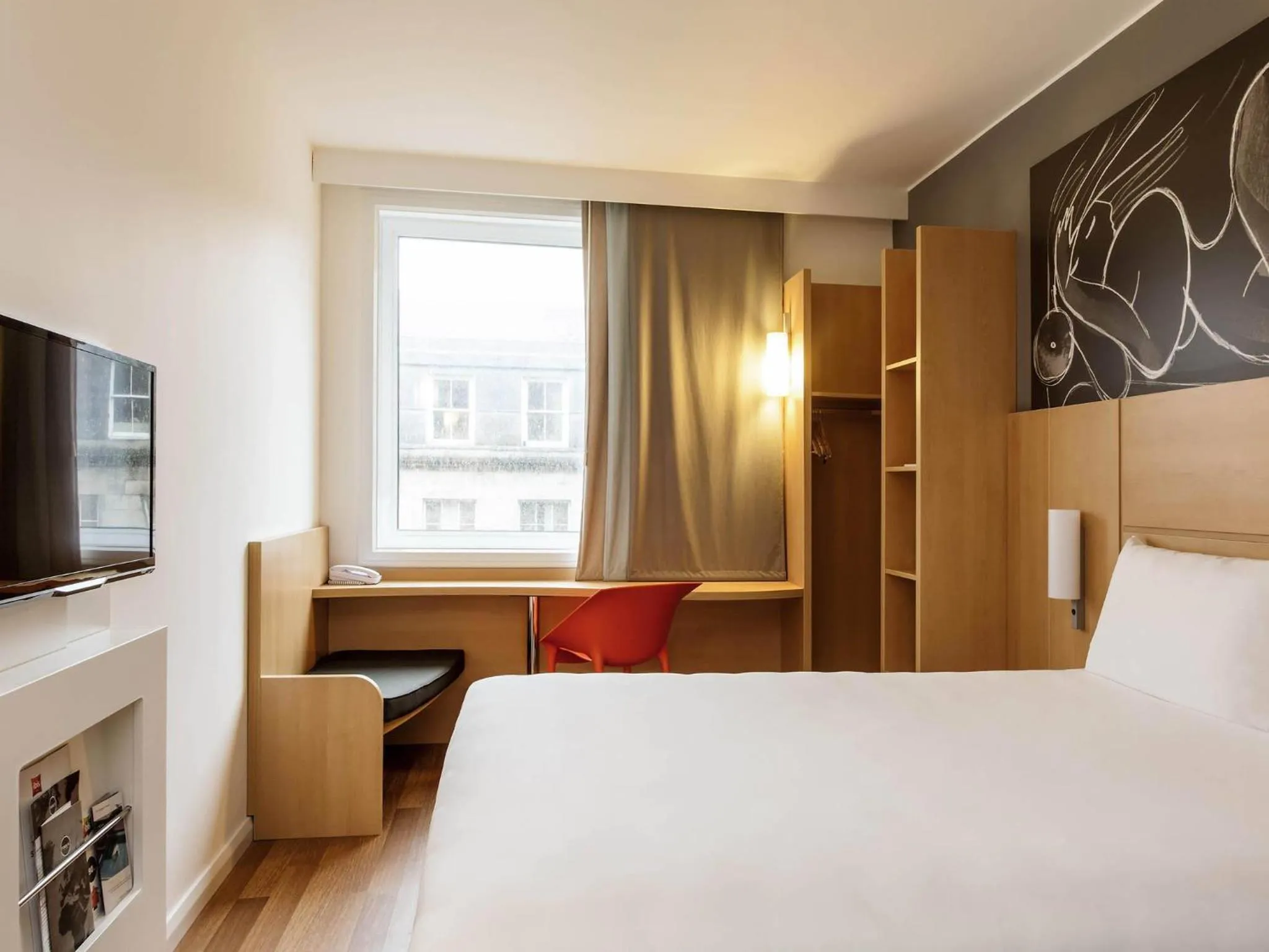 Bedroom, Bed in ibis Edinburgh Centre South Bridge – Royal Mile