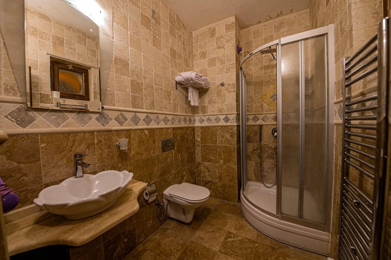 Shower in Konak Bezirhane Cave Otel