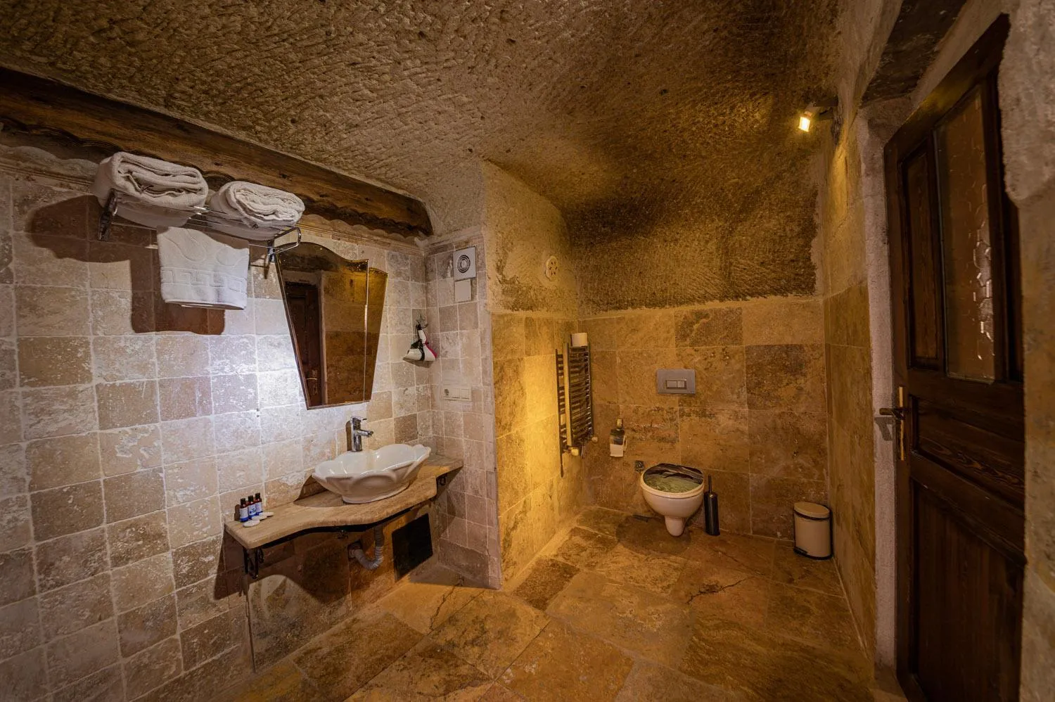 Shower in Konak Bezirhane Cave Otel