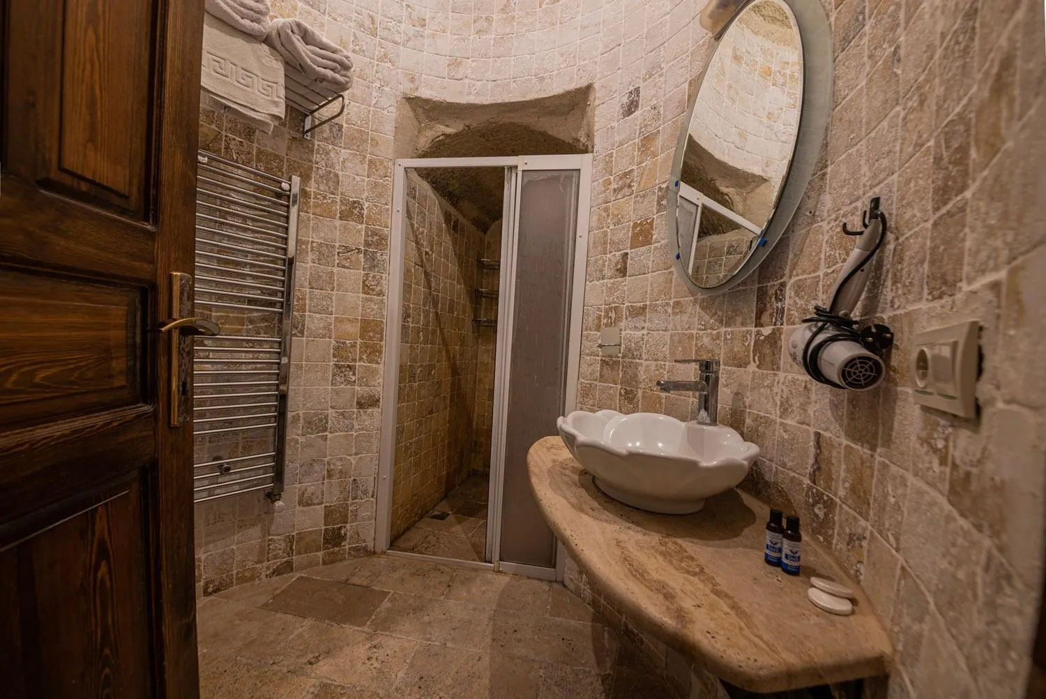Shower in Konak Bezirhane Cave Otel