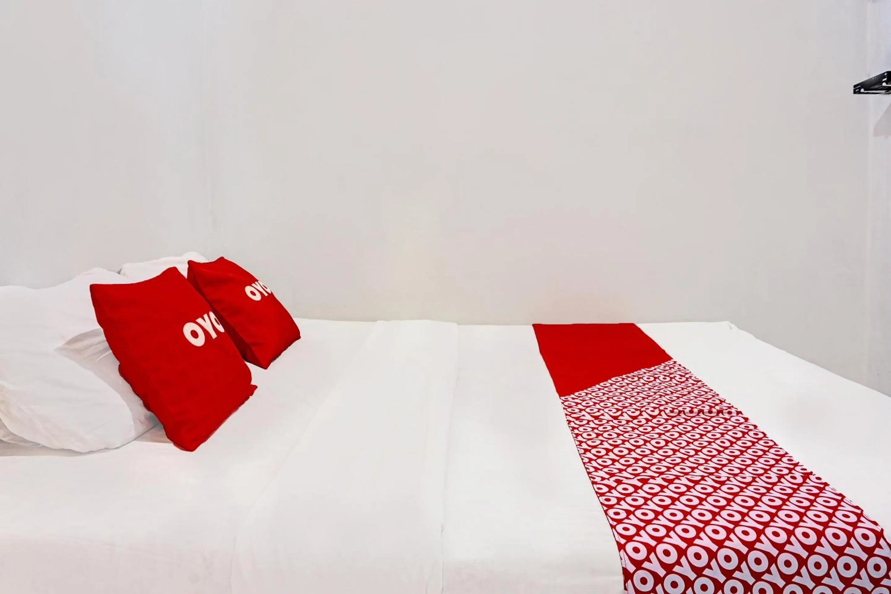 Bedroom, Bed in OYO Life 92021 Dua Putra Homestay Klayar