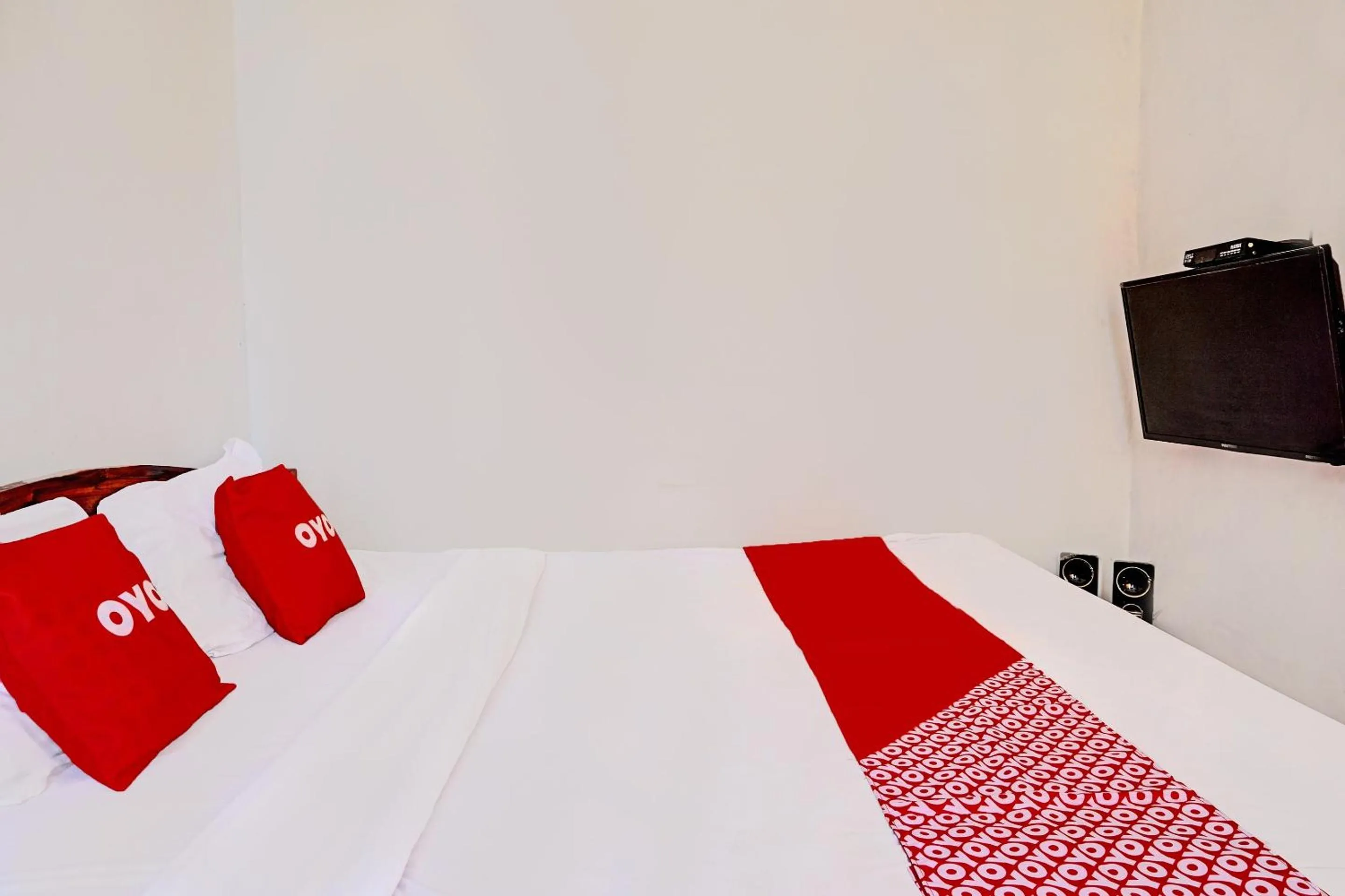 Bedroom, Bed in OYO Life 92021 Dua Putra Homestay Klayar