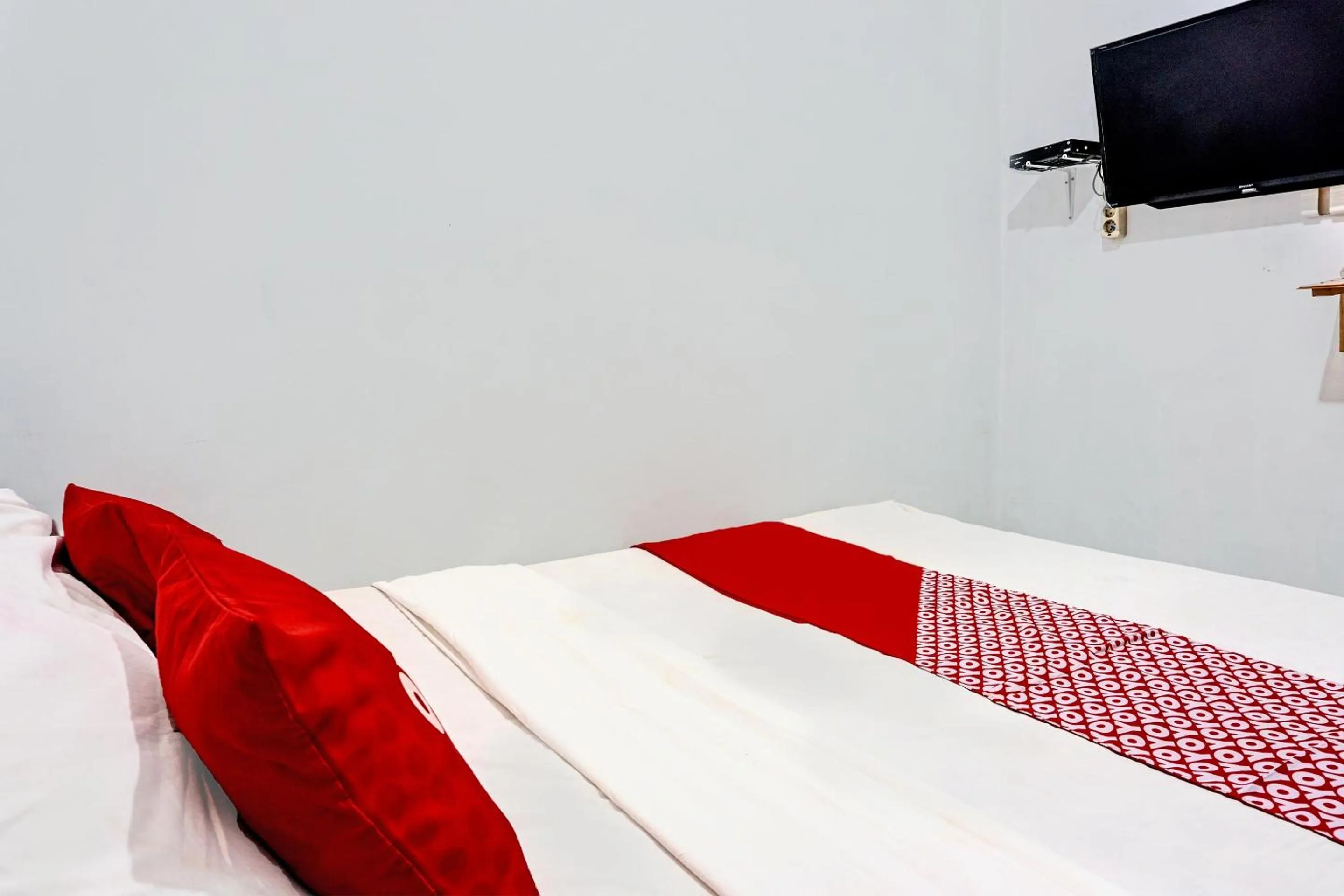 Bedroom, Bed in OYO Life 92021 Dua Putra Homestay Klayar