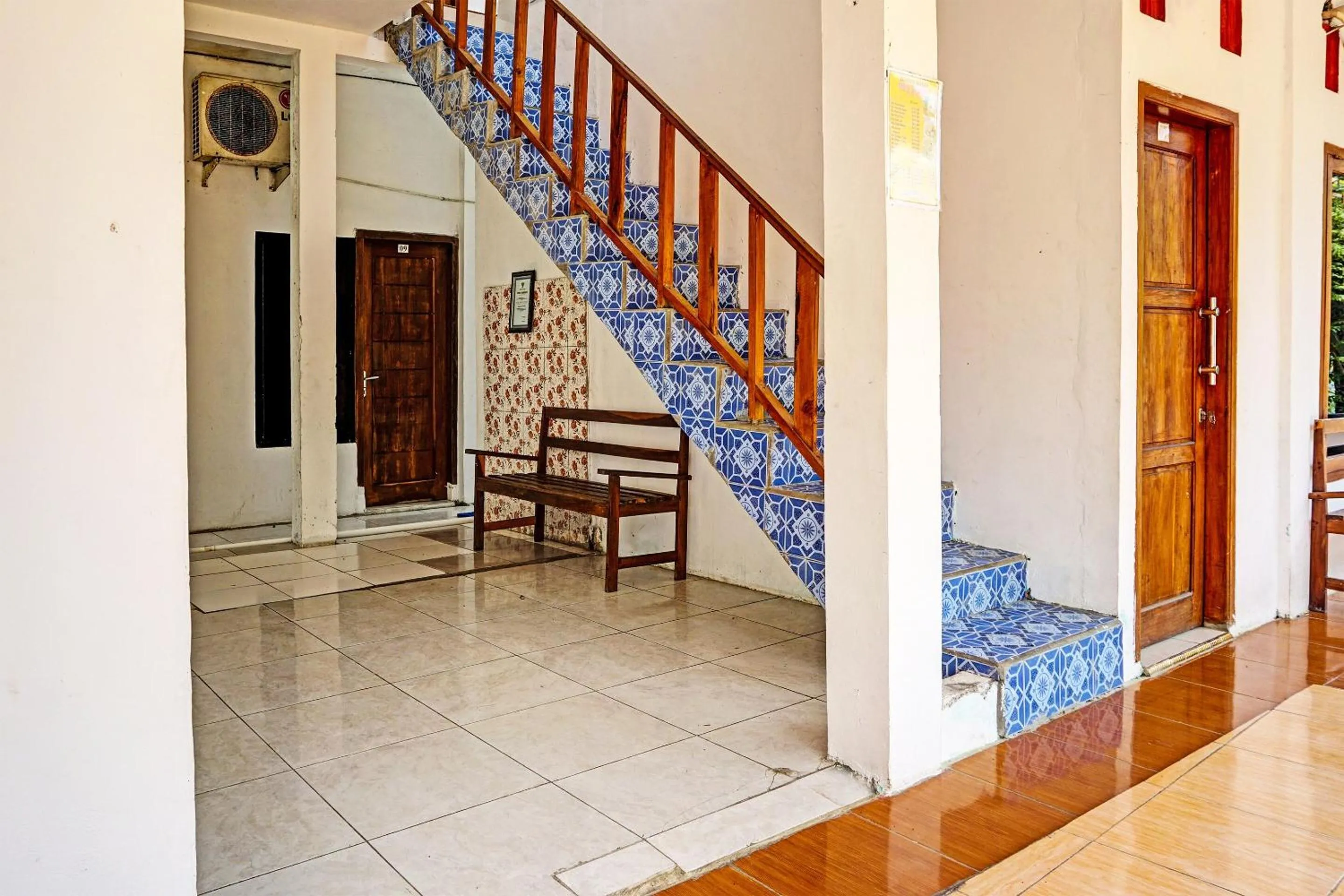 Lobby or reception in OYO Life 92021 Dua Putra Homestay Klayar