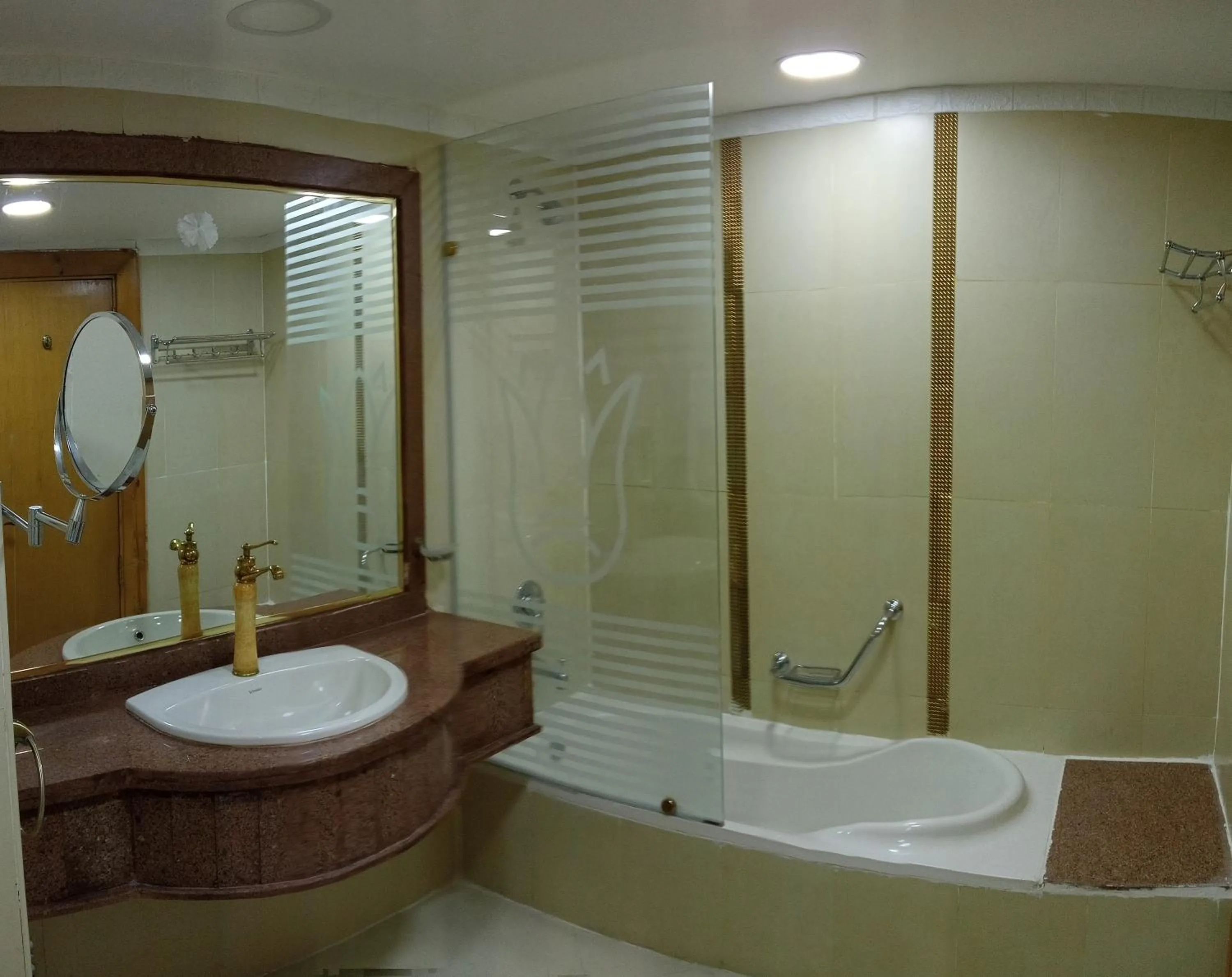 Bathroom in Regency Pyramids Hotel