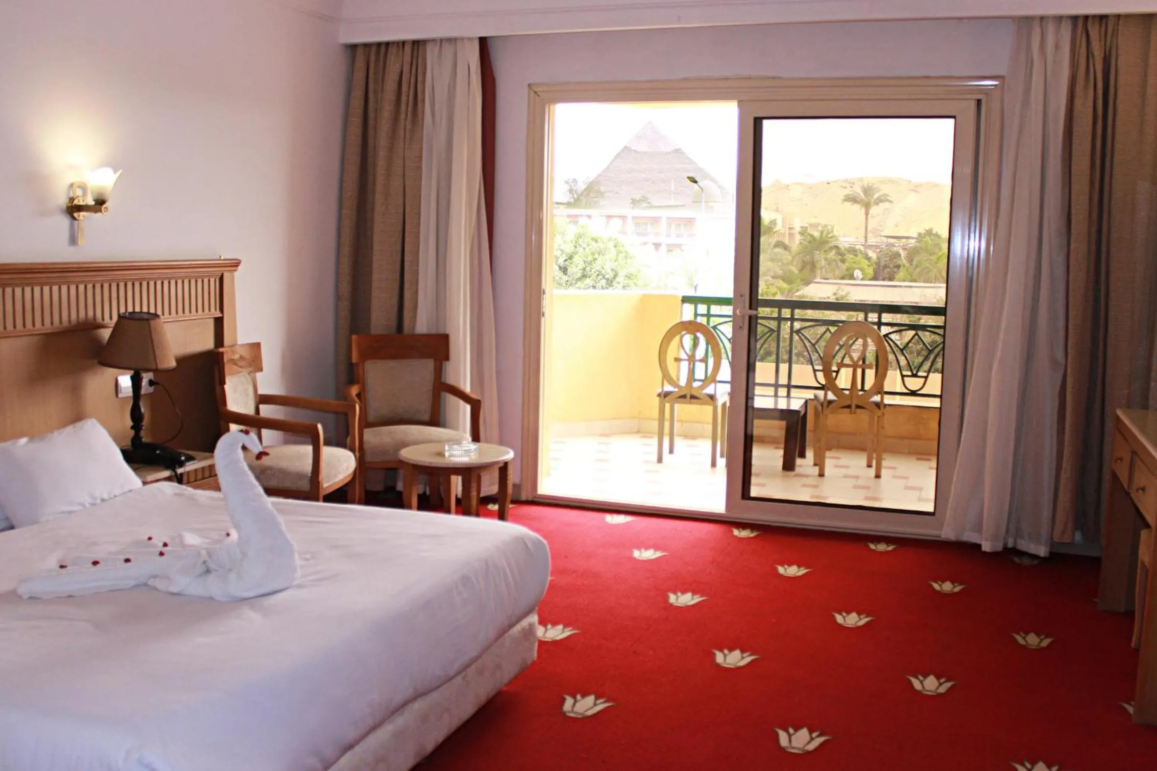 Bedroom, Bed in Regency Pyramids Hotel