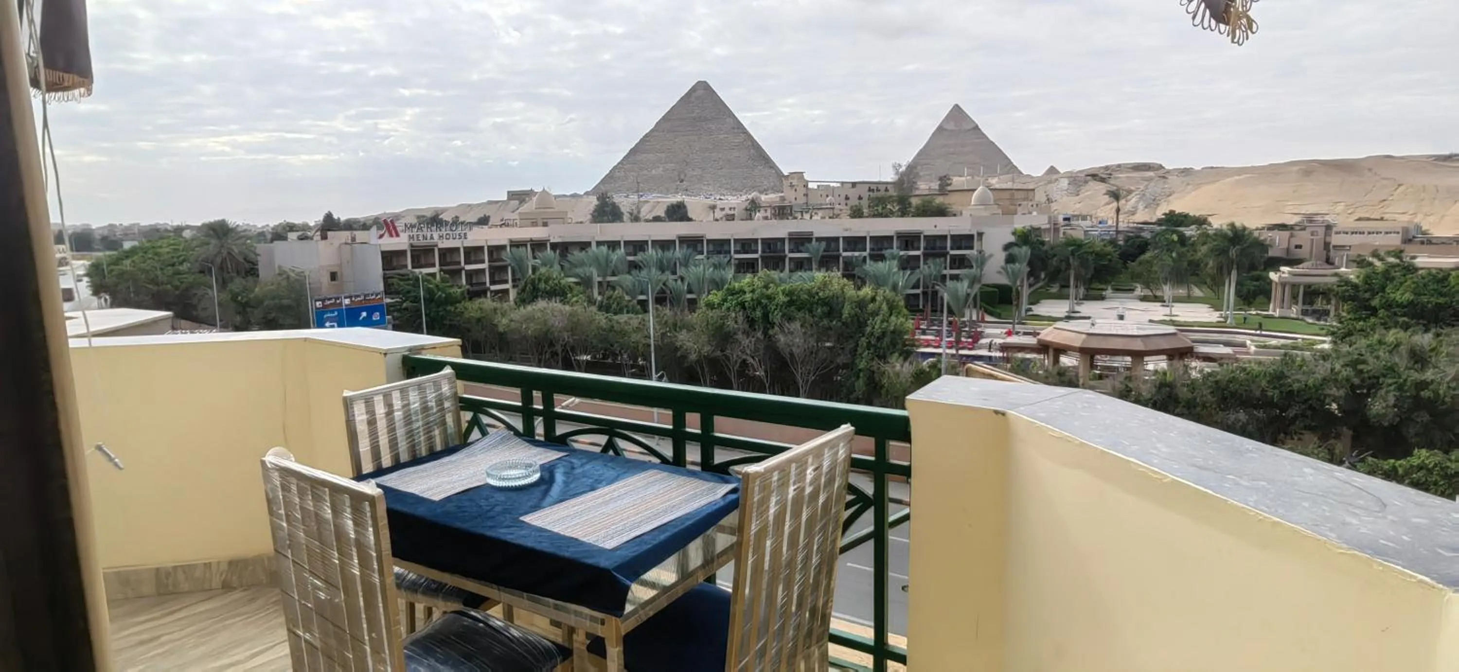 Restaurant/places to eat in Regency Pyramids Hotel