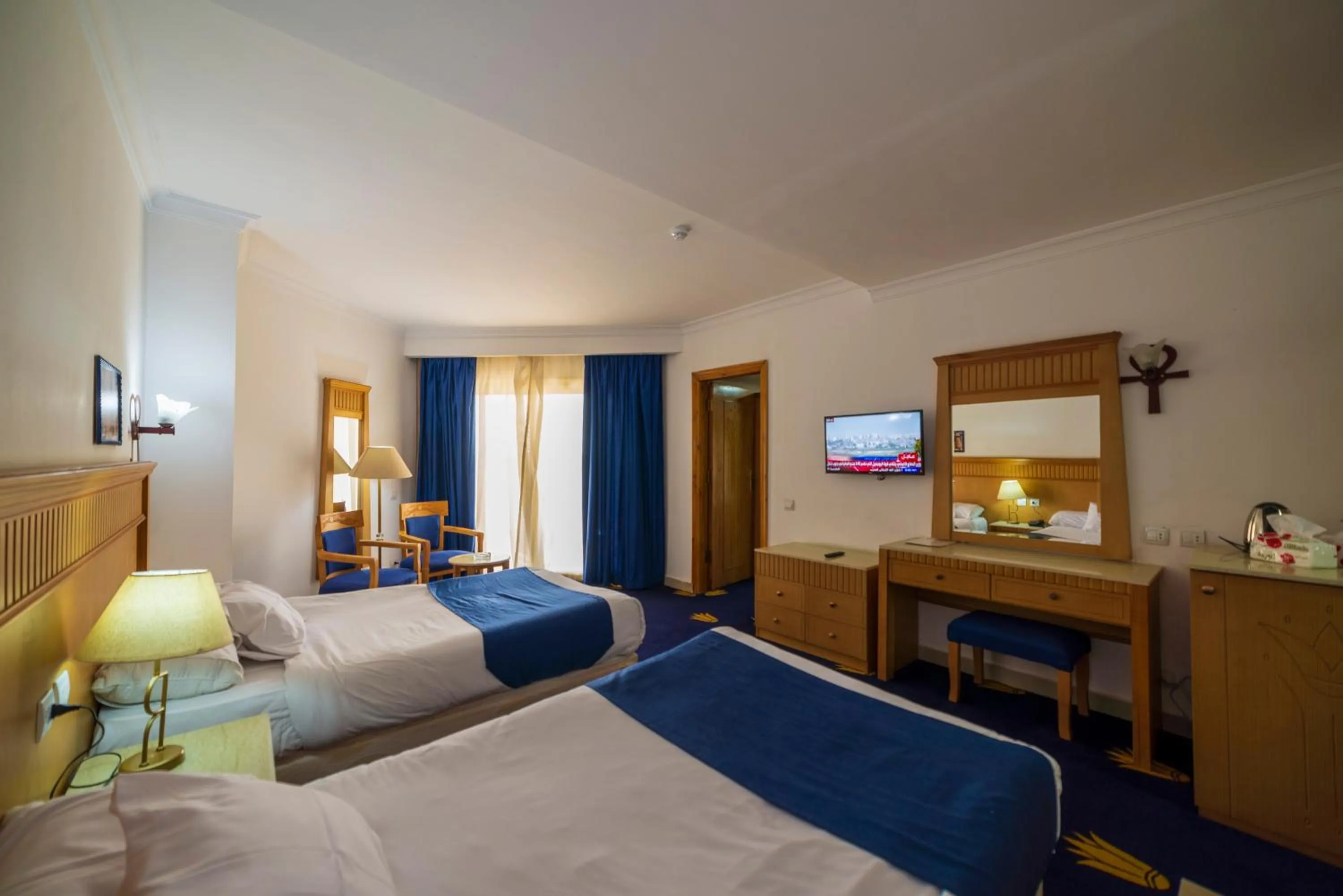 hair dresser, Bed in Regency Pyramids Hotel