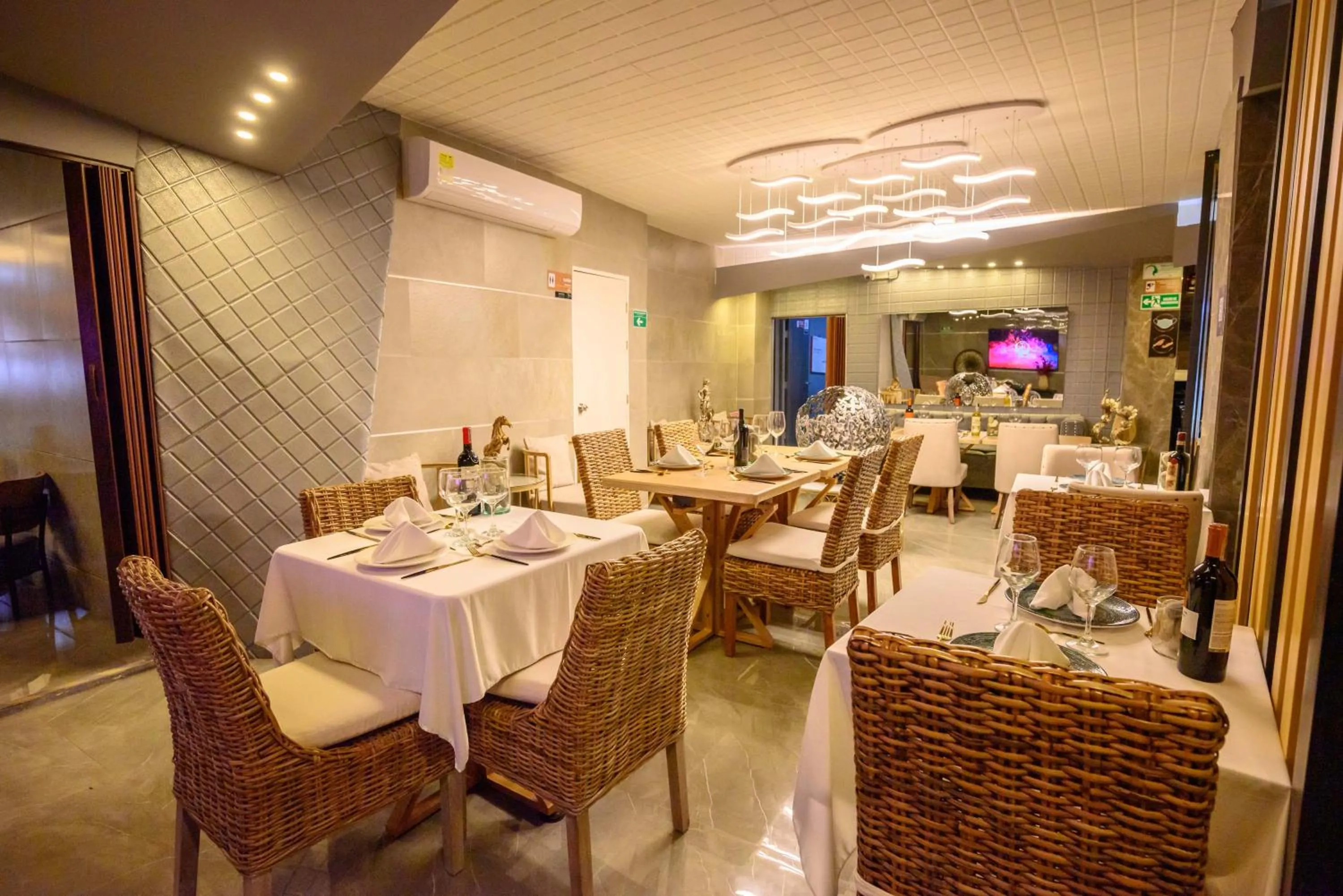 Restaurant/places to eat in KH Hotel Boutique