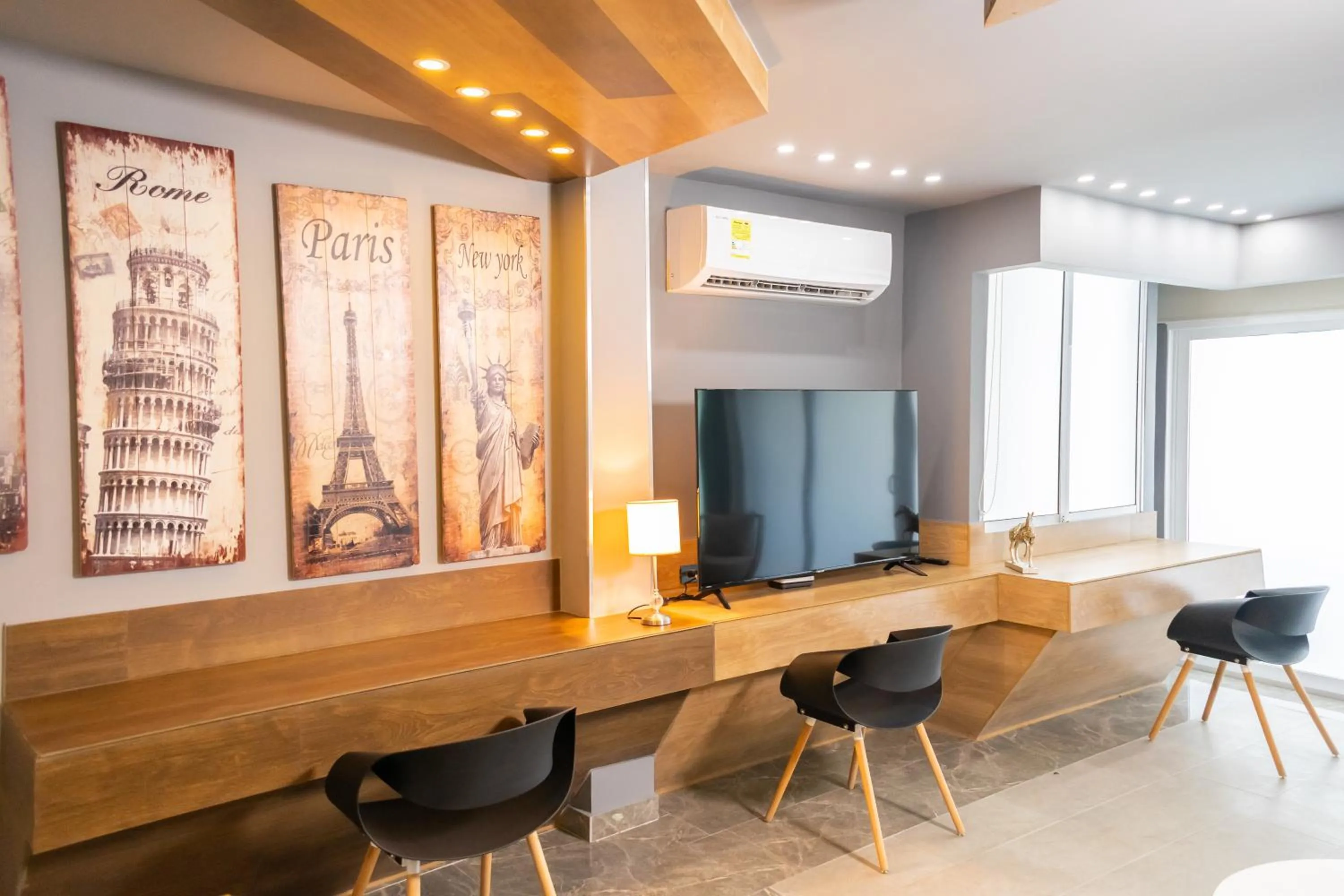 TV and multimedia in KH Hotel Boutique