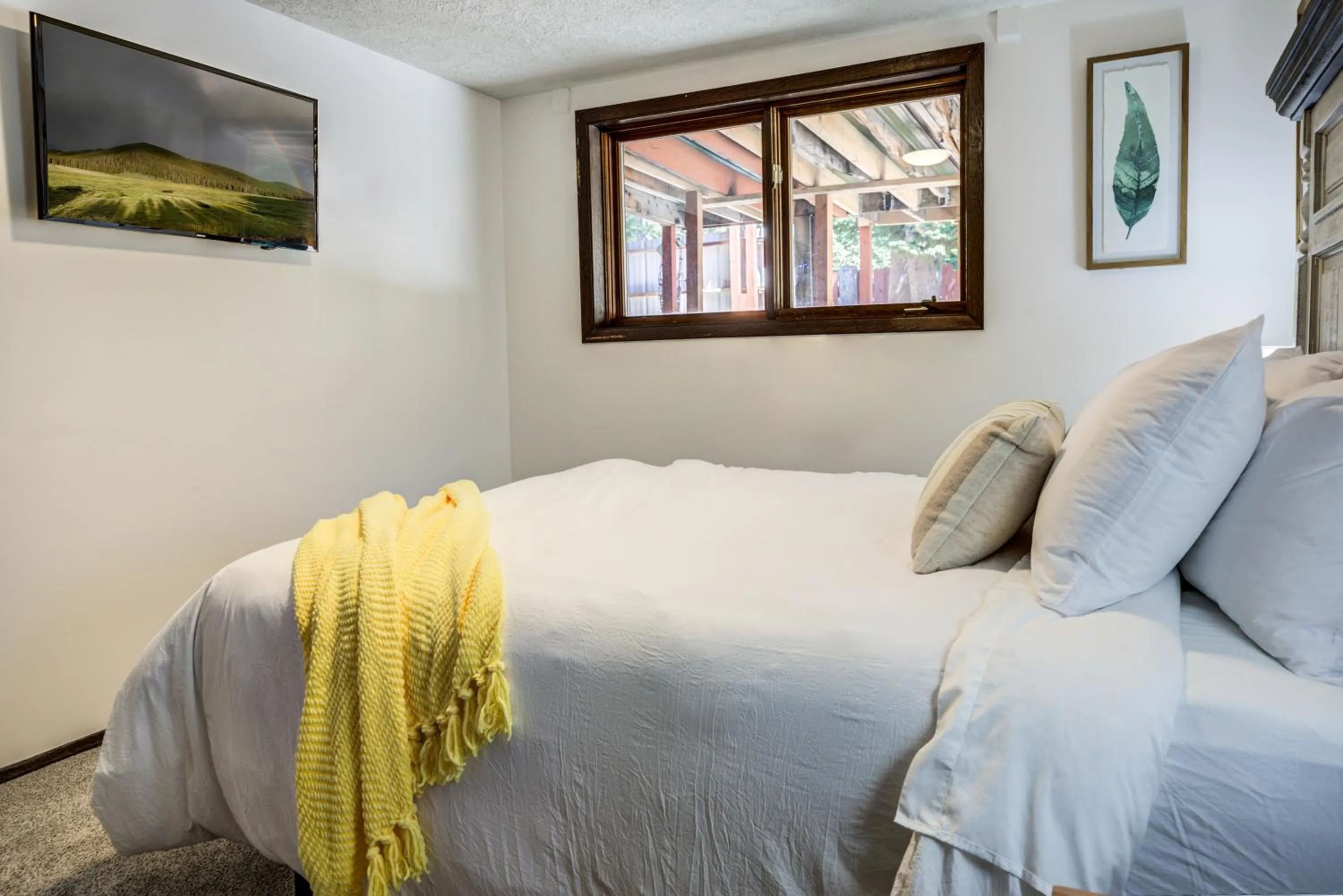 Bed in Geyser Getaway