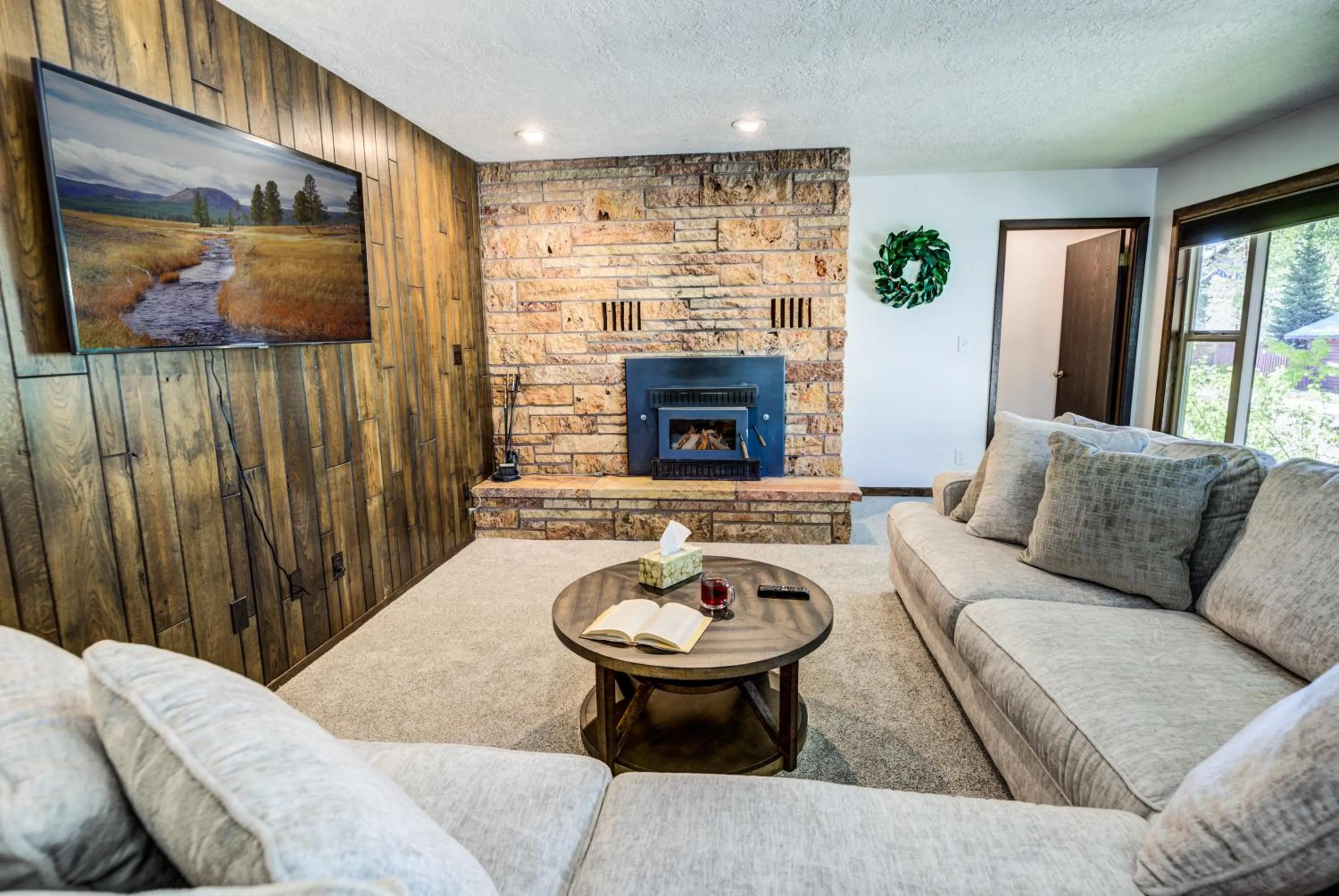 Living room in Geyser Getaway