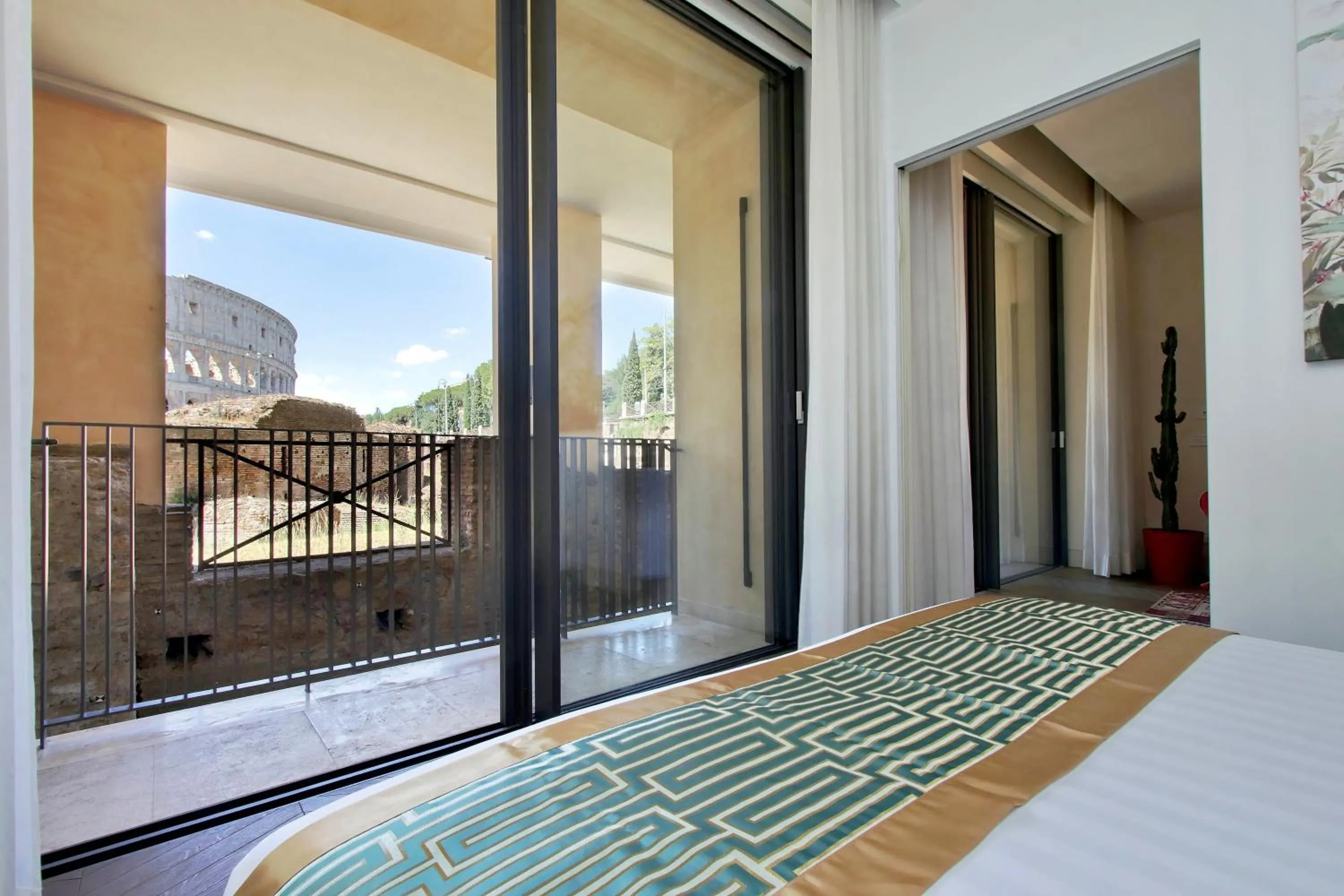 City view, Bed in Luxury Domus Apartment 1