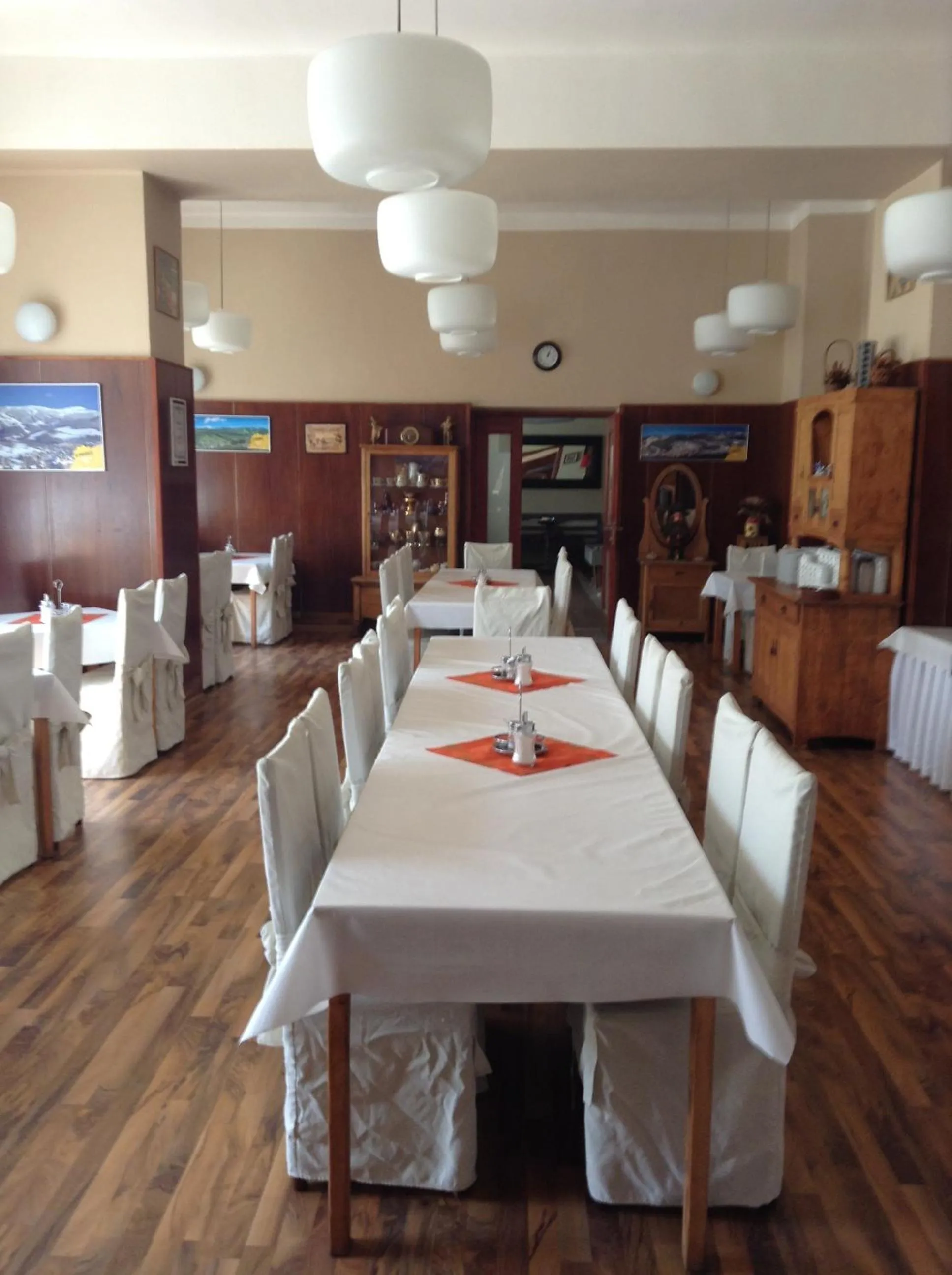 Restaurant/places to eat in Hotel Krakonos