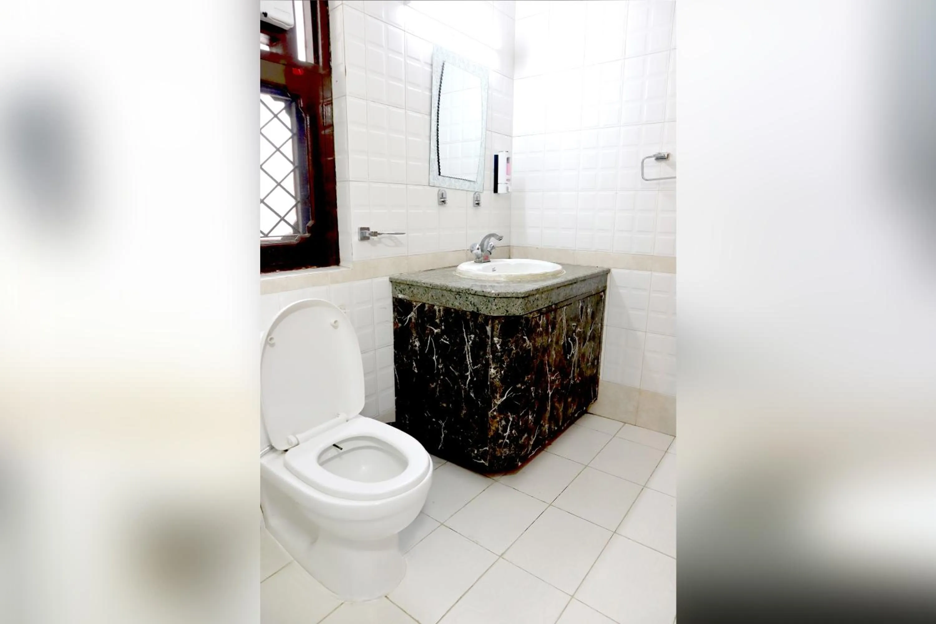 Bathroom in Hotel Sanawar View