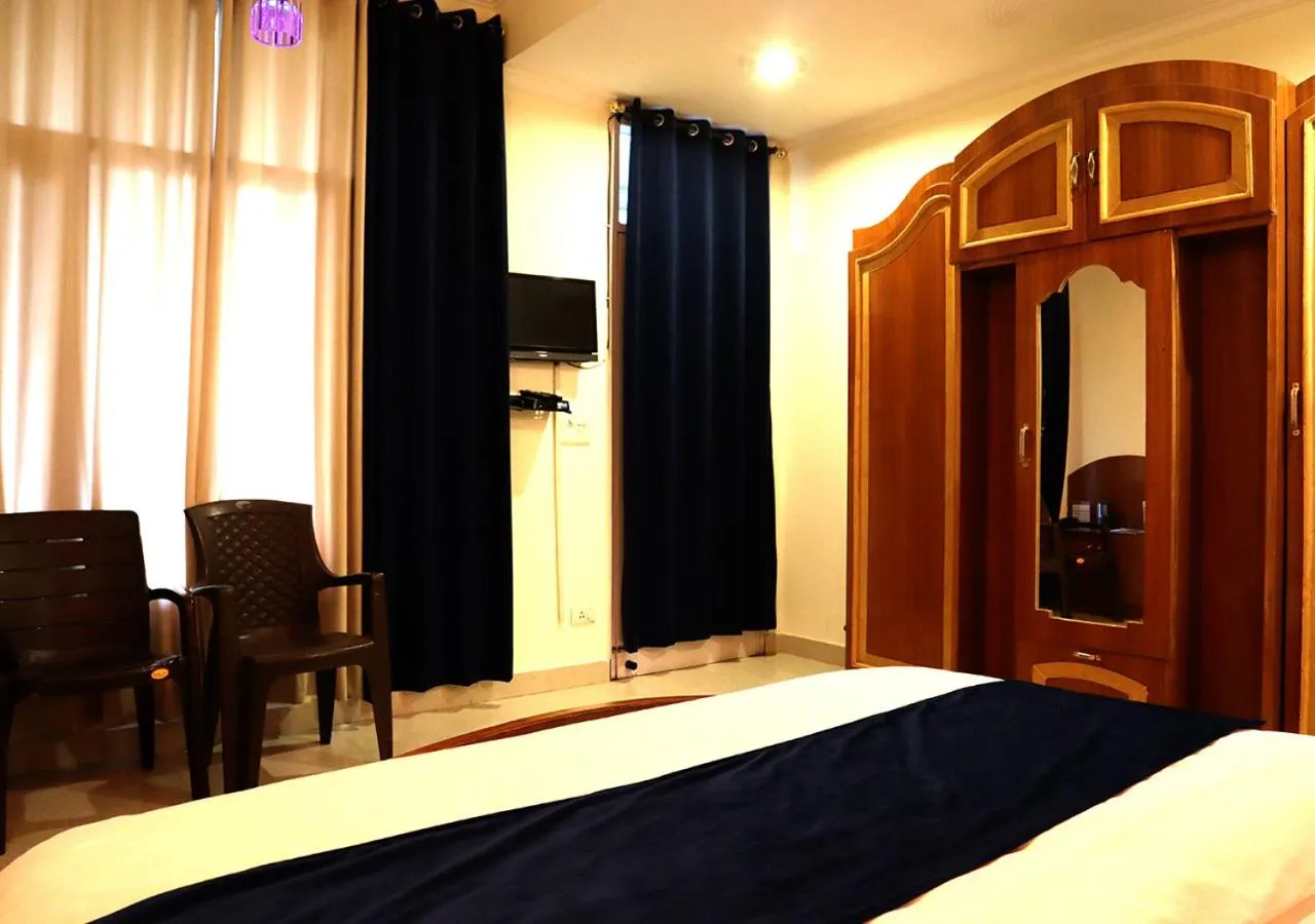Bedroom in Hotel Sanawar View