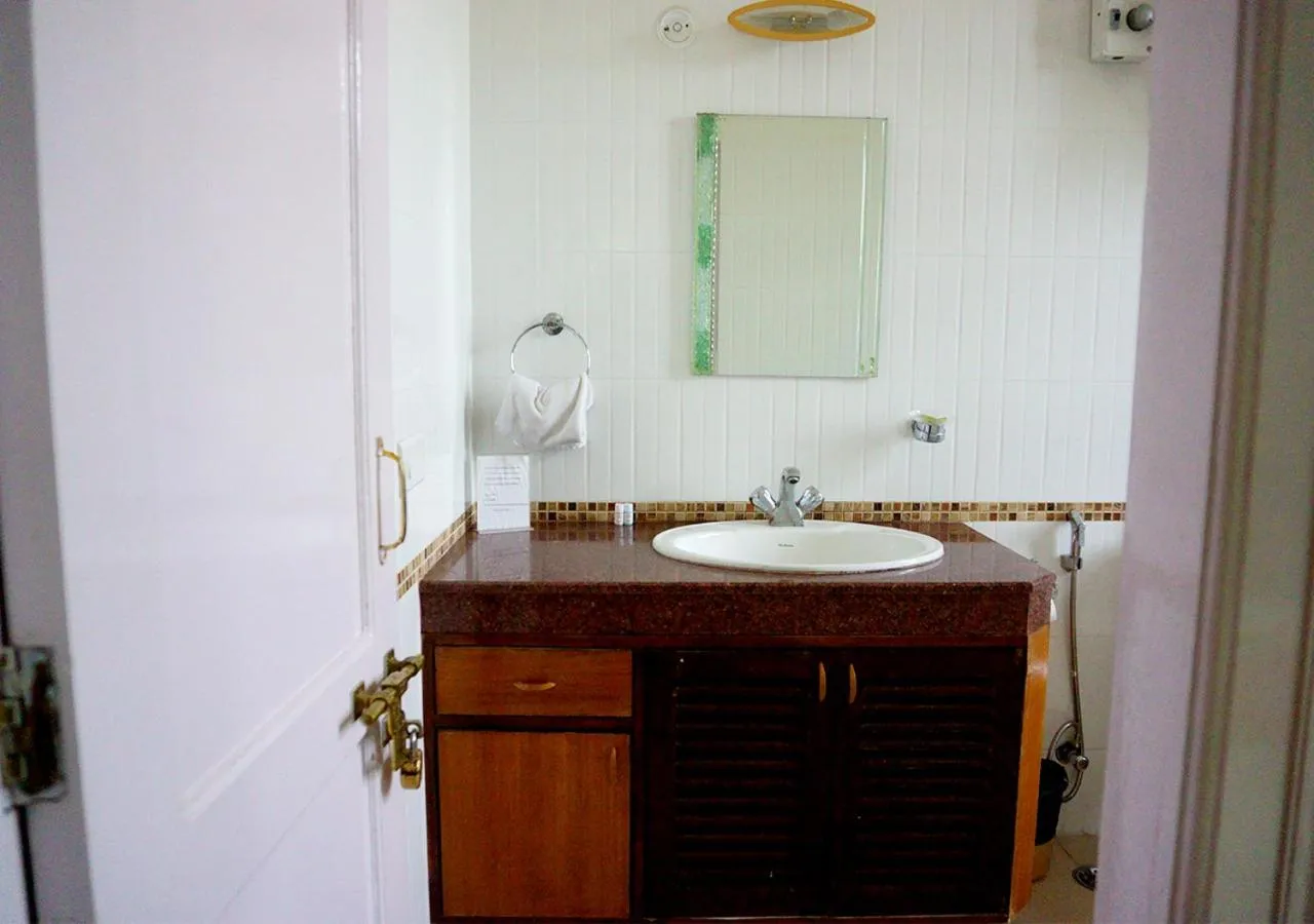 Bathroom in Hotel Sanawar View