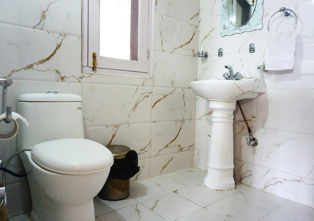 Bathroom in Hotel Sanawar View