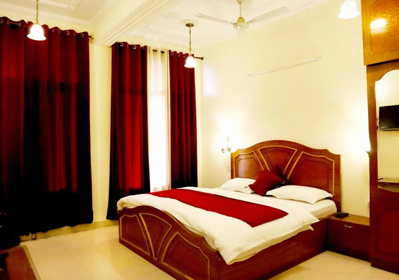 Bedroom in Hotel Sanawar View