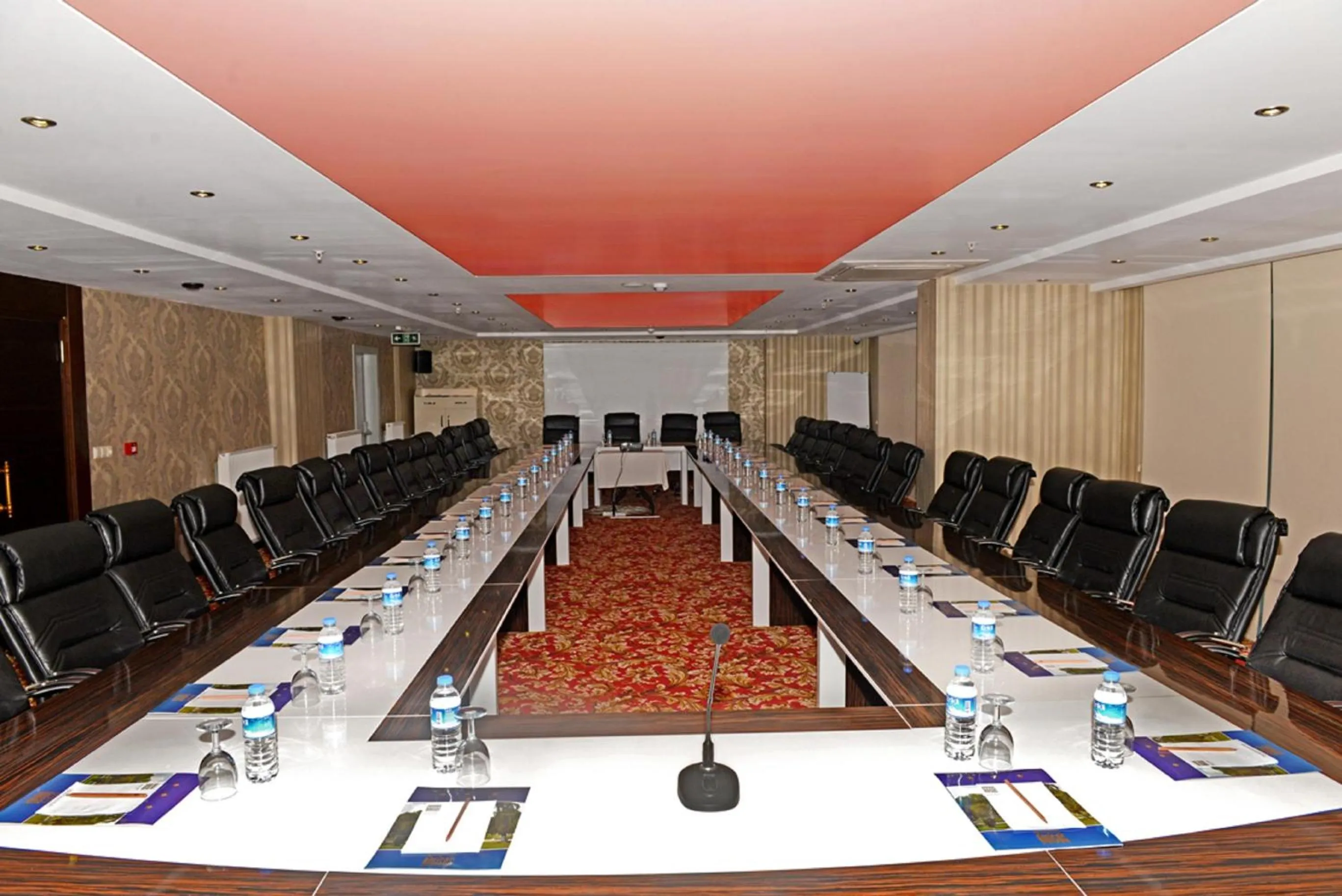 Business facilities in Grand Amisos Hotel