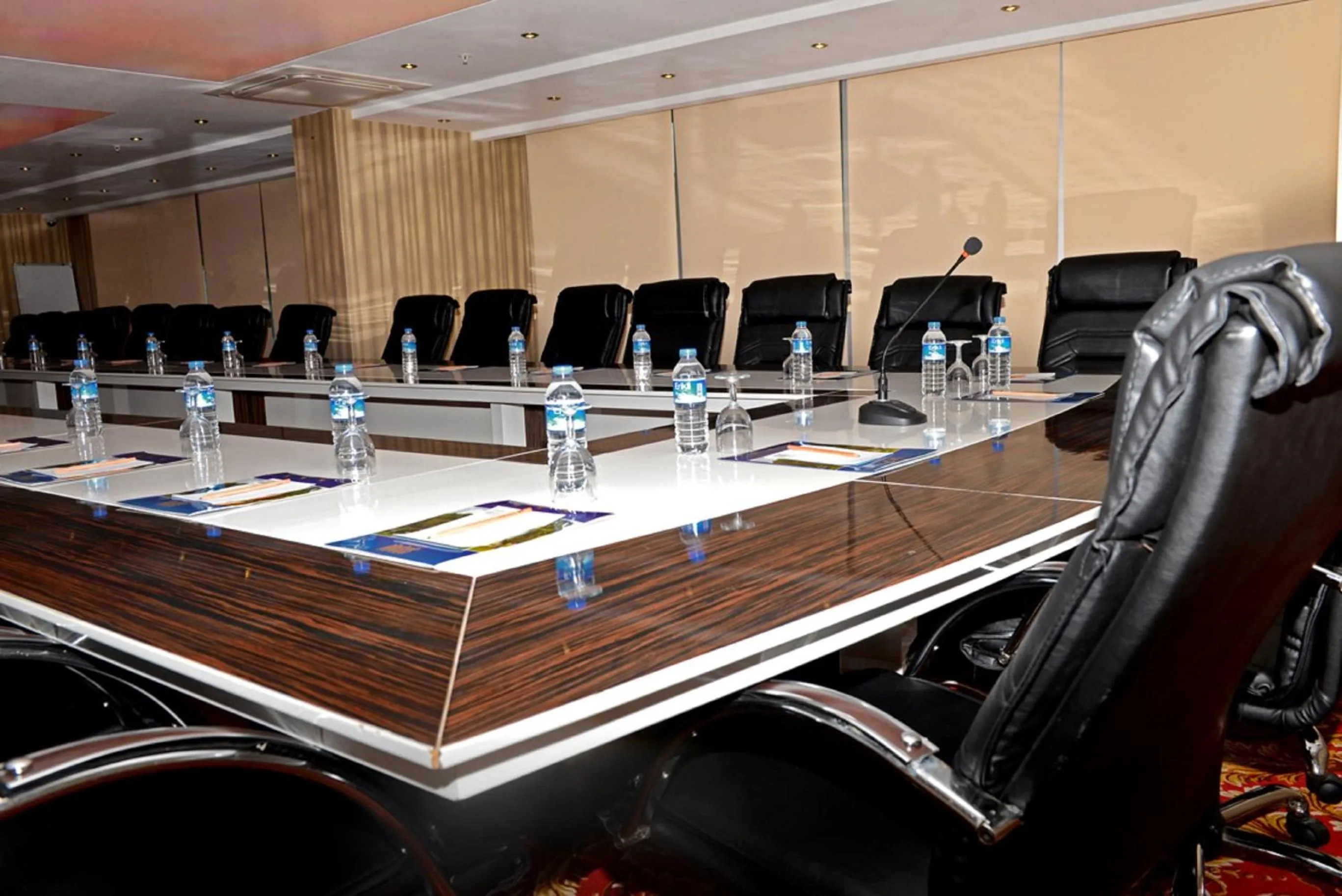 Business facilities in Grand Amisos Hotel