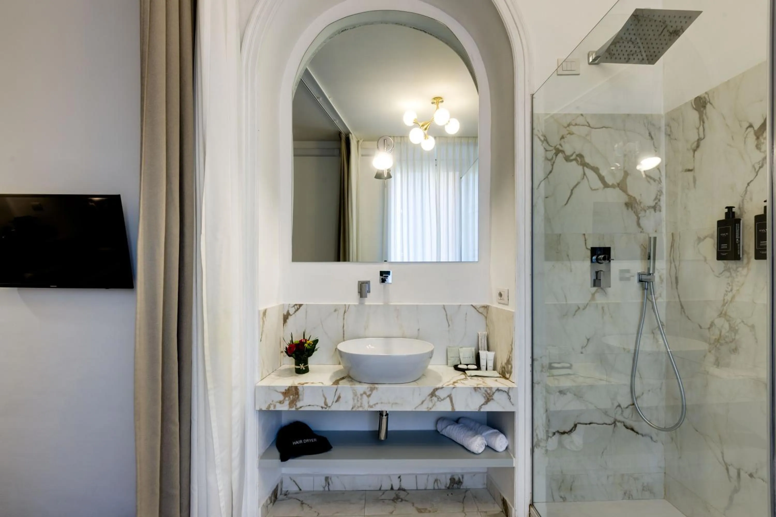 Bathroom in V Collection Piazza Farnese Luxury Suites