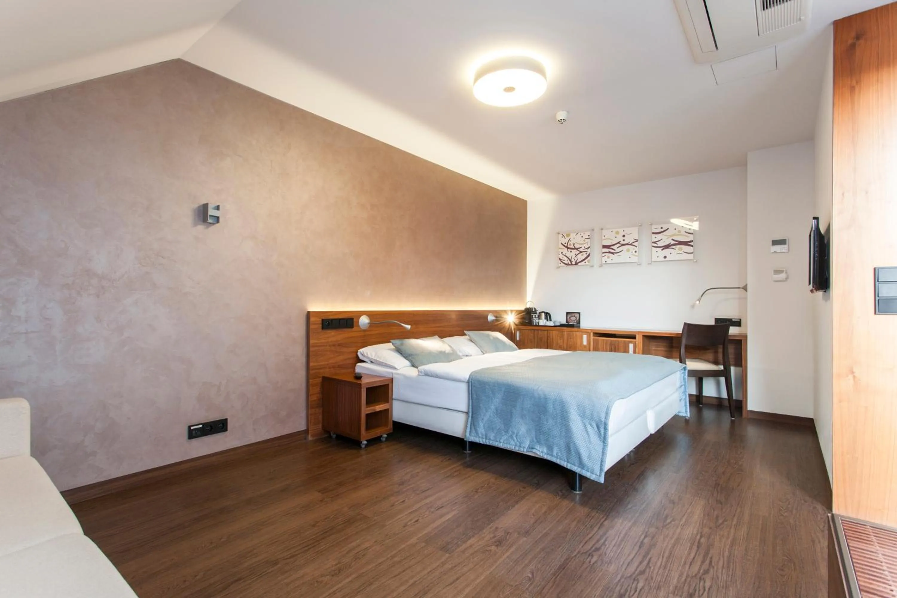 Bedroom, Bed in Hotel Carol