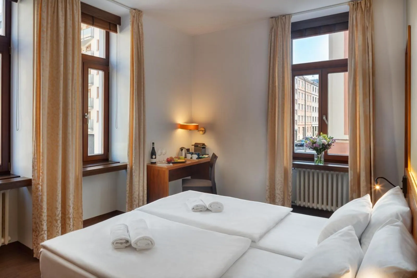 Bedroom, Bed in Hotel Carol