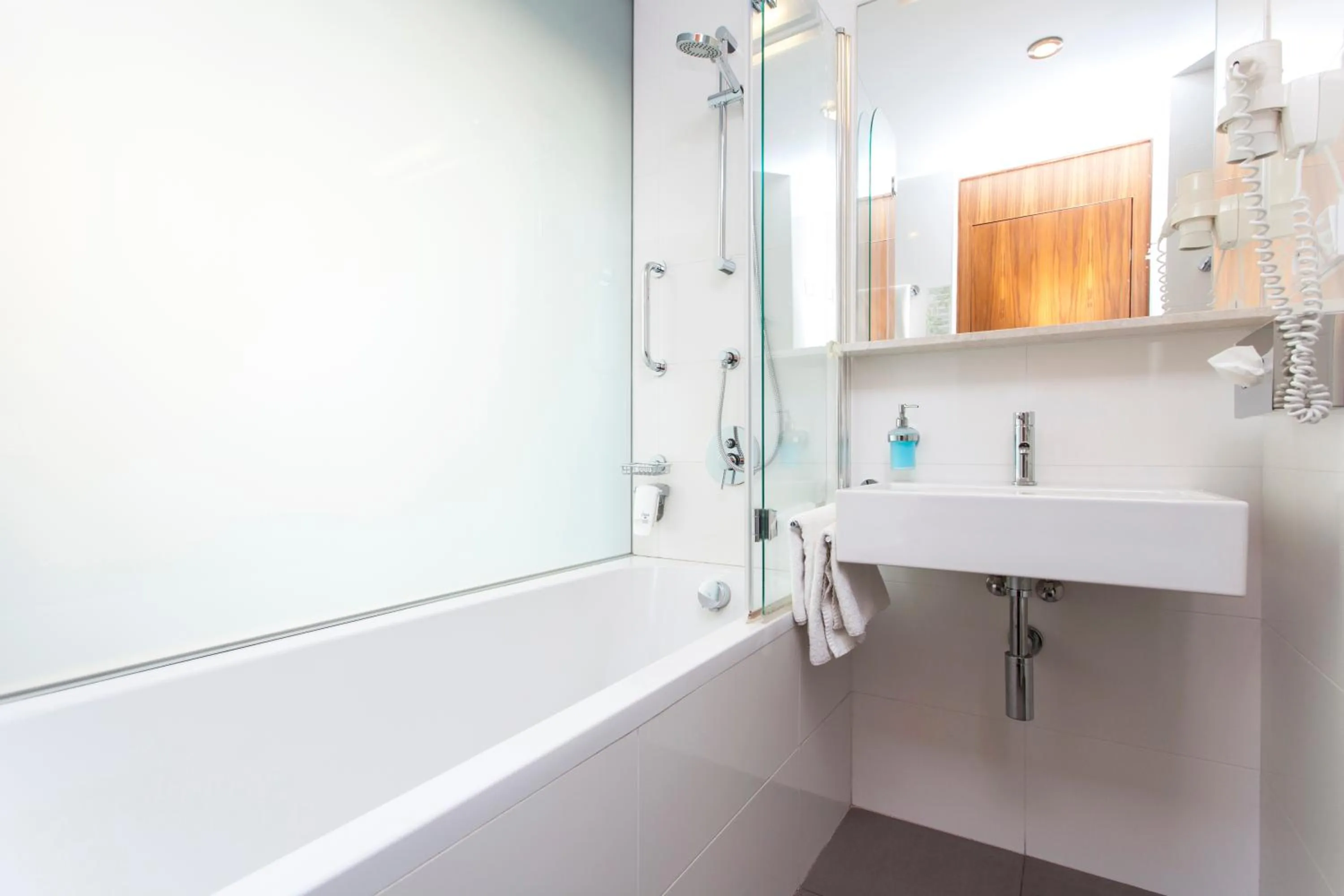 Bathroom in Hotel Carol