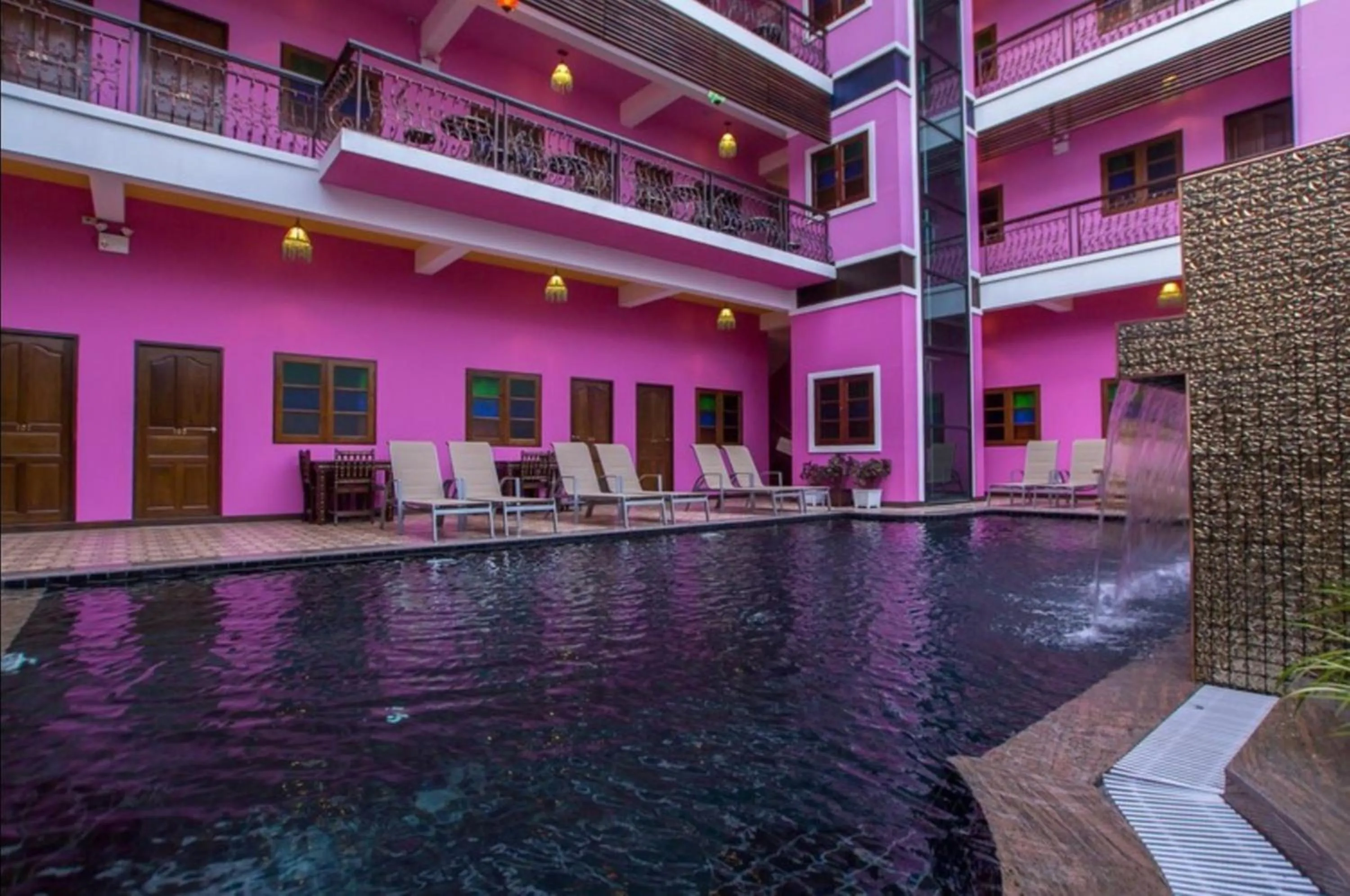 Swimming pool in Changpuak Boutique House