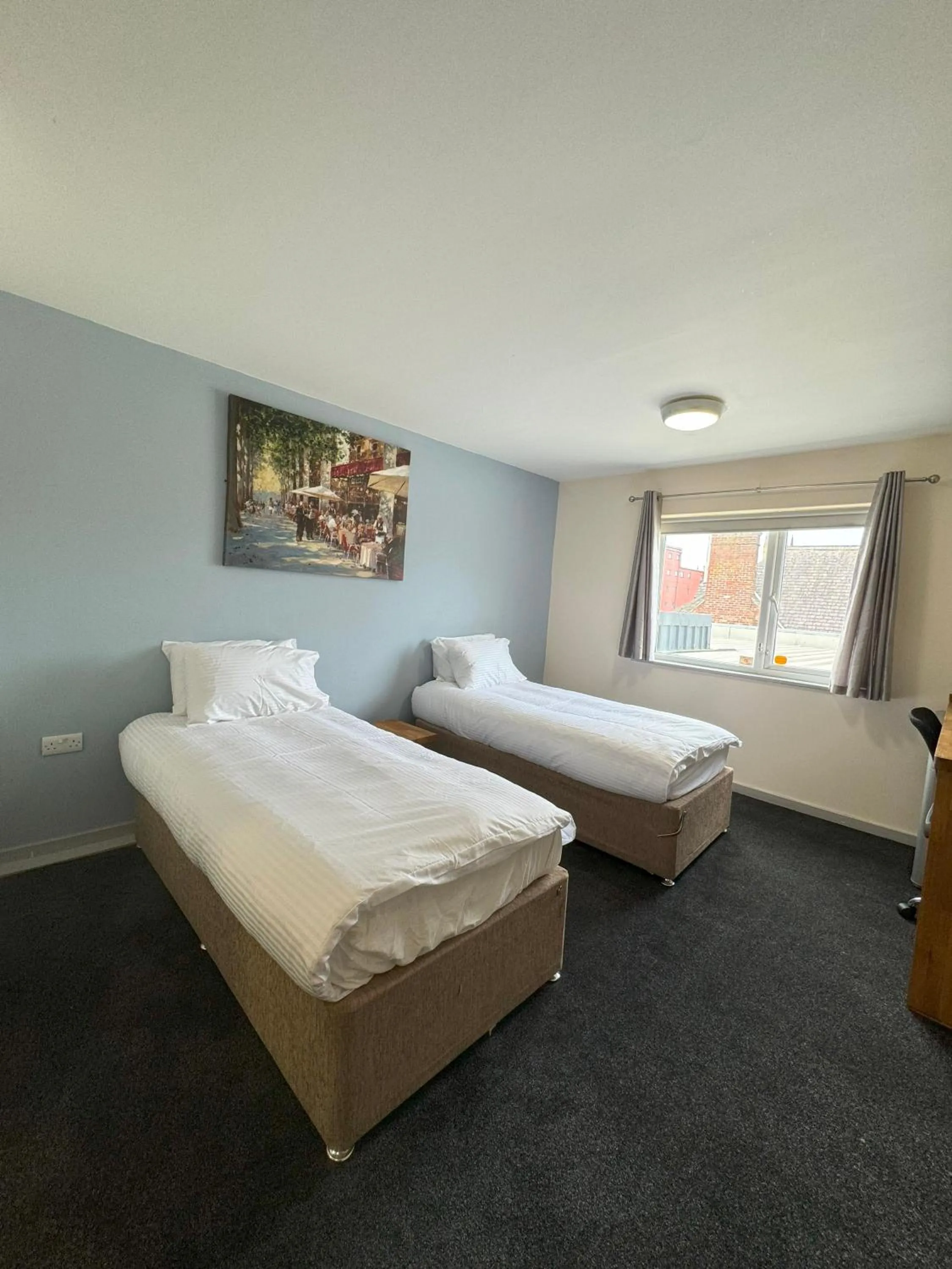 Bedroom in Citilodge Wakefield Hotel by Roomsbooked