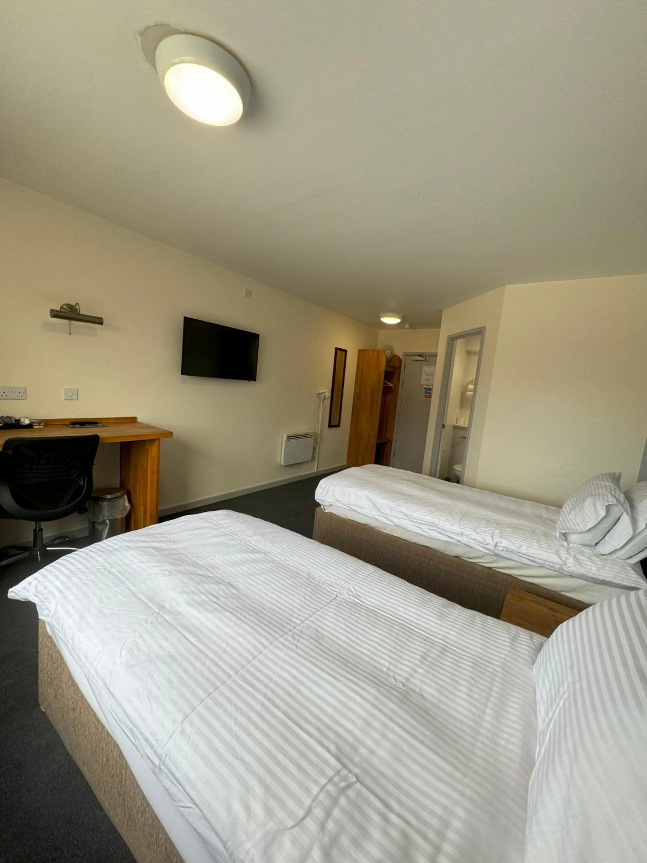 Photo of the whole room in Citilodge Wakefield Hotel by Roomsbooked