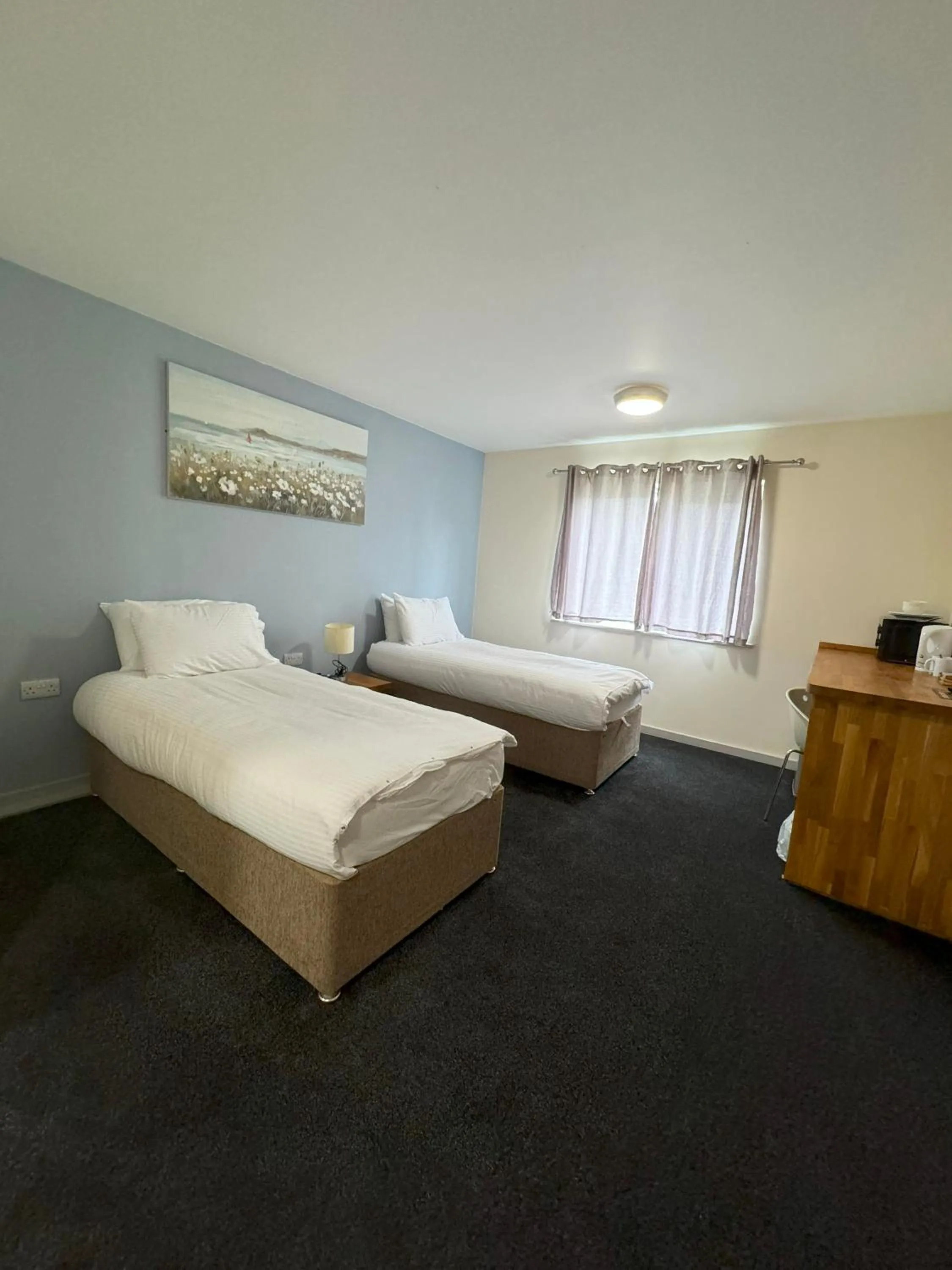 Bedroom in Citilodge Wakefield Hotel by Roomsbooked