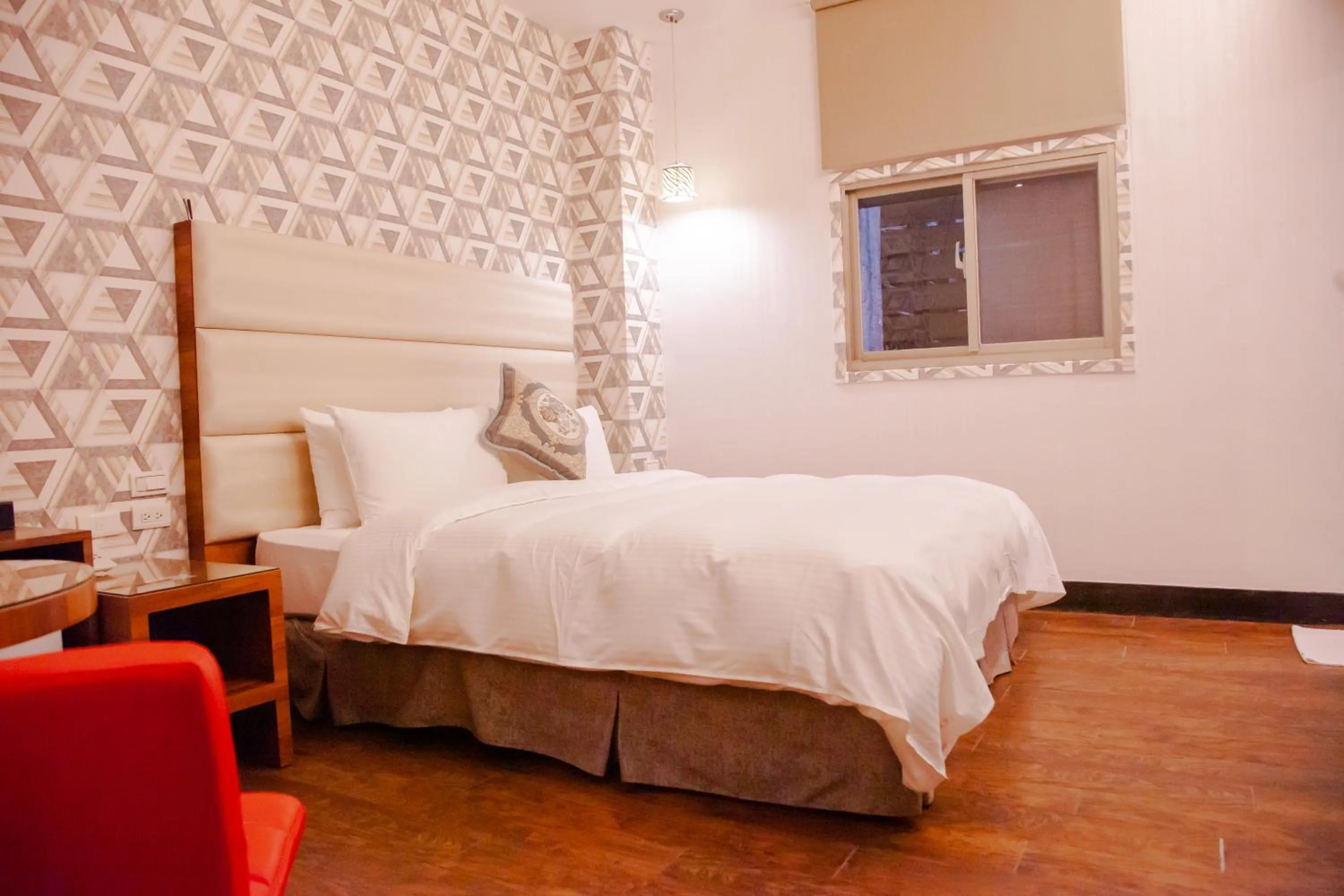 Photo of the whole room, Bed in E-Coast Star Hotel