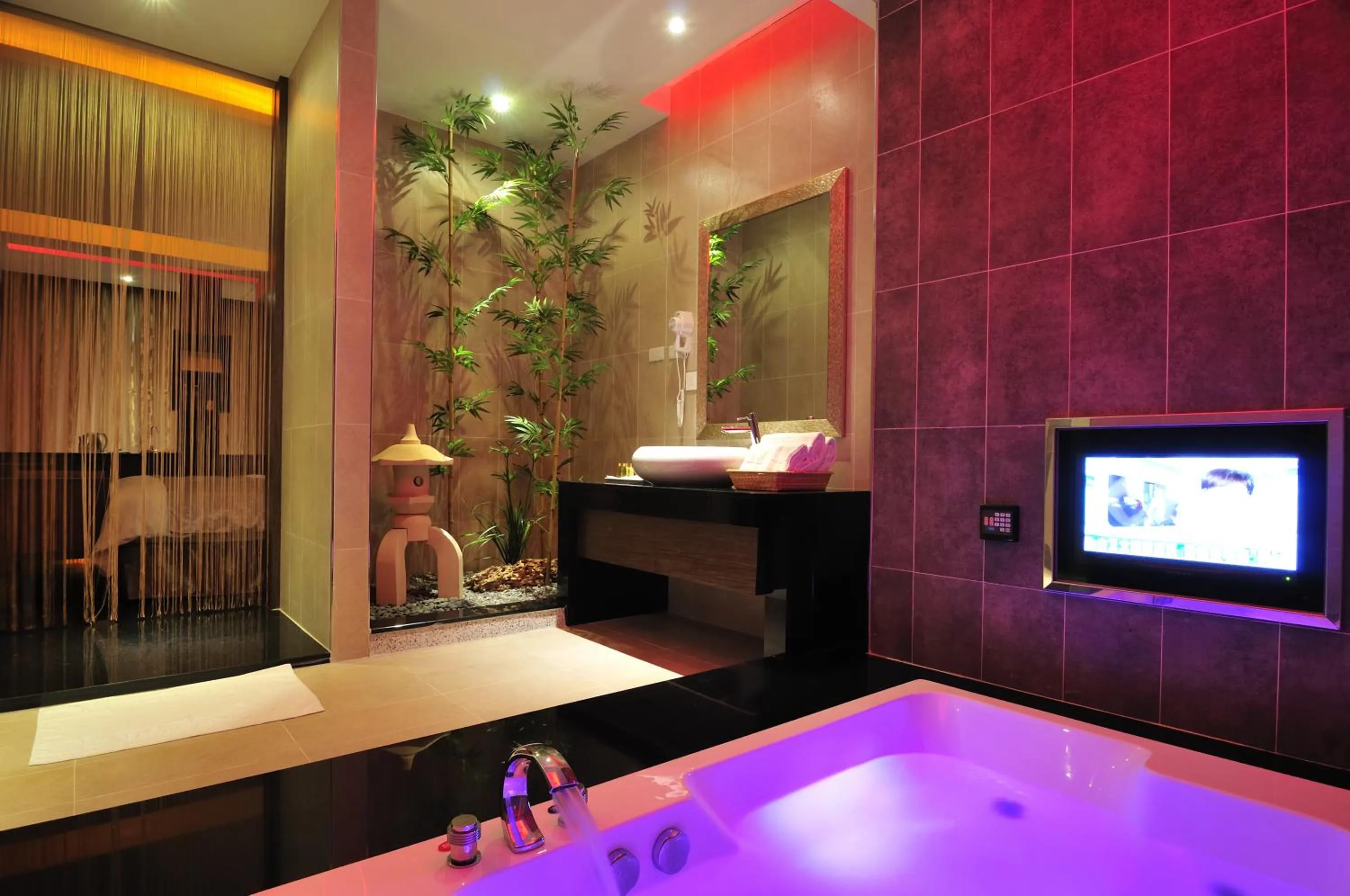 Bathroom in One + One Motel