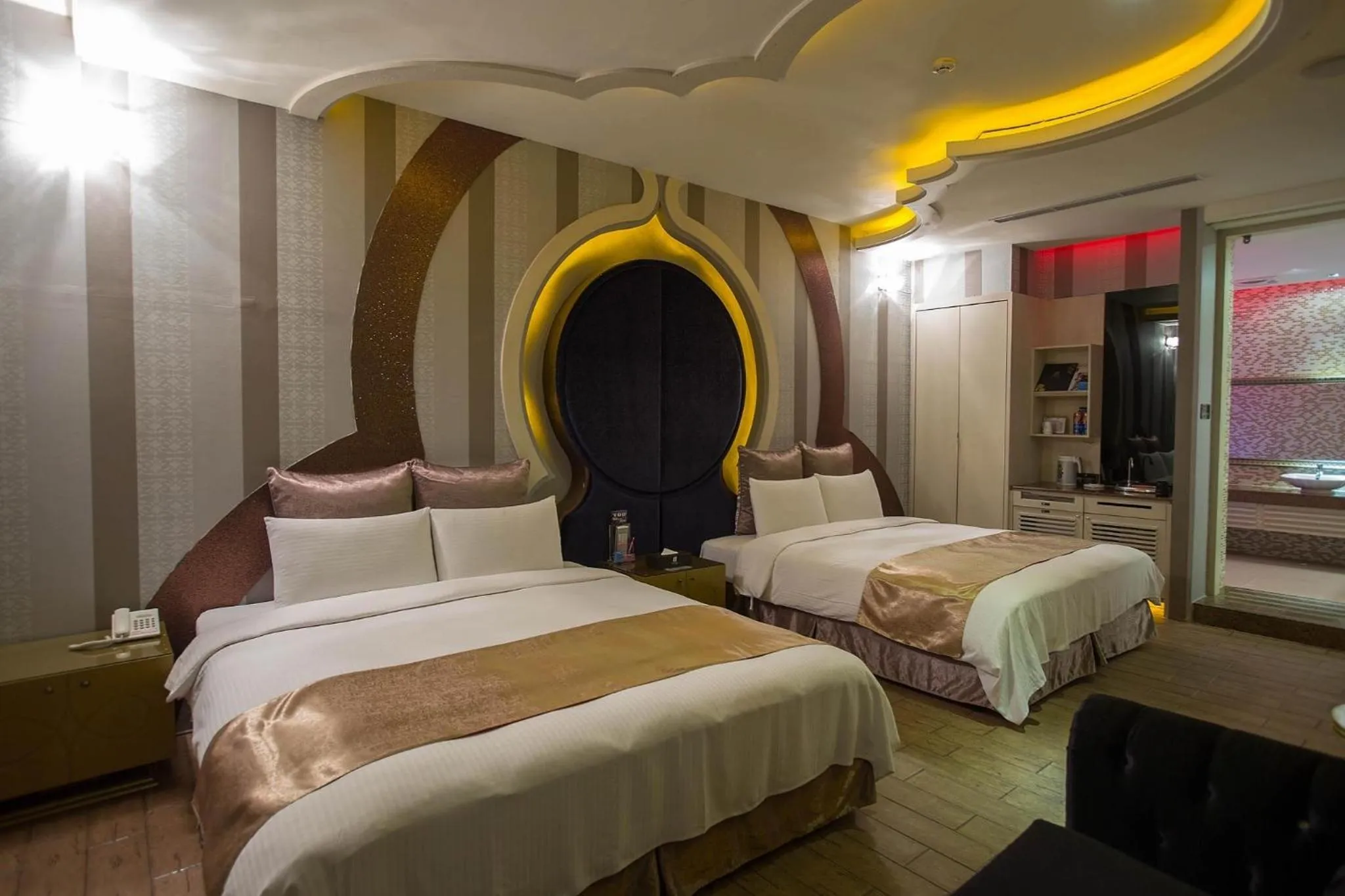 Bed in One + One Motel