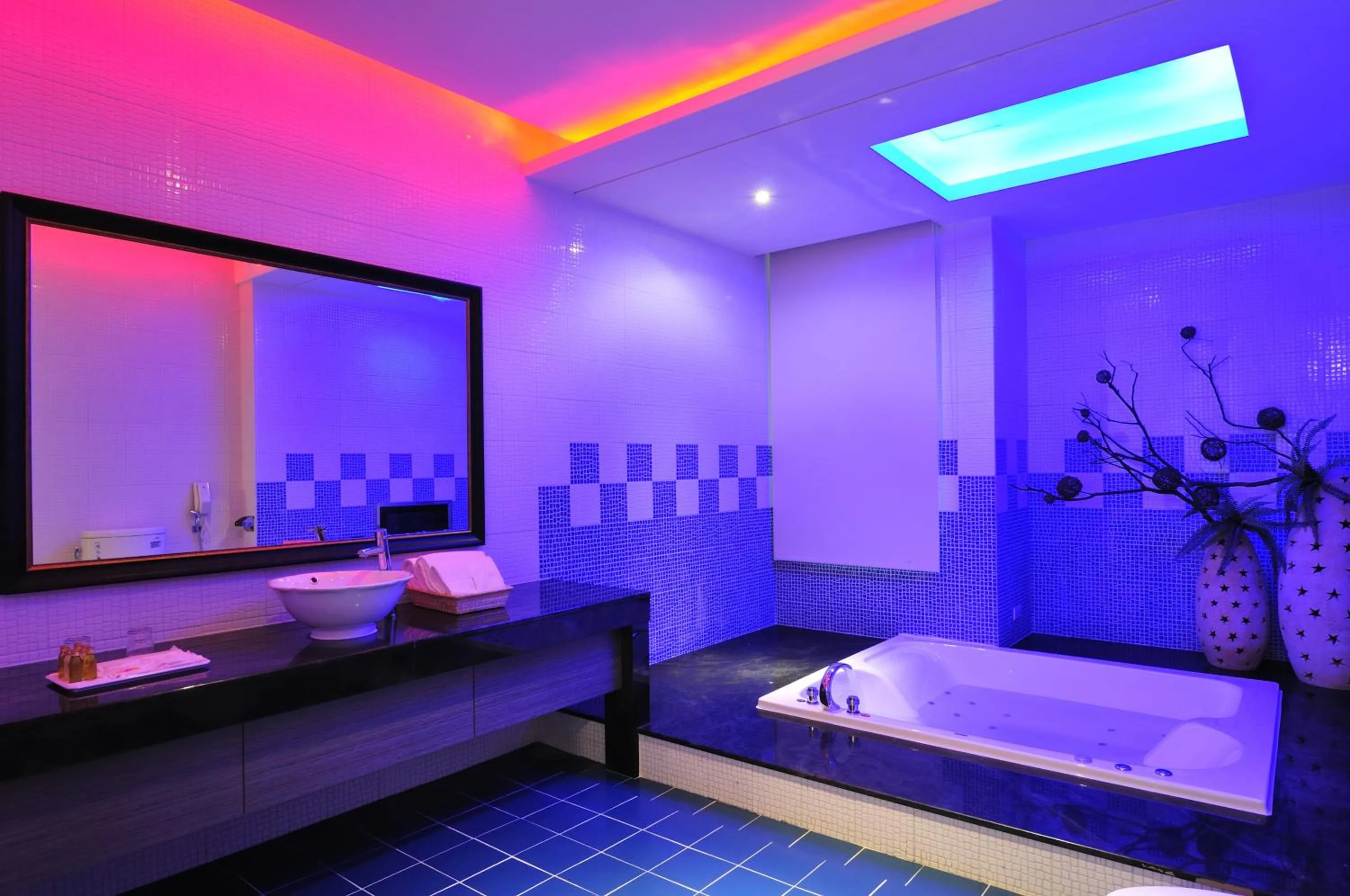 Bathroom, Bed in One + One Motel