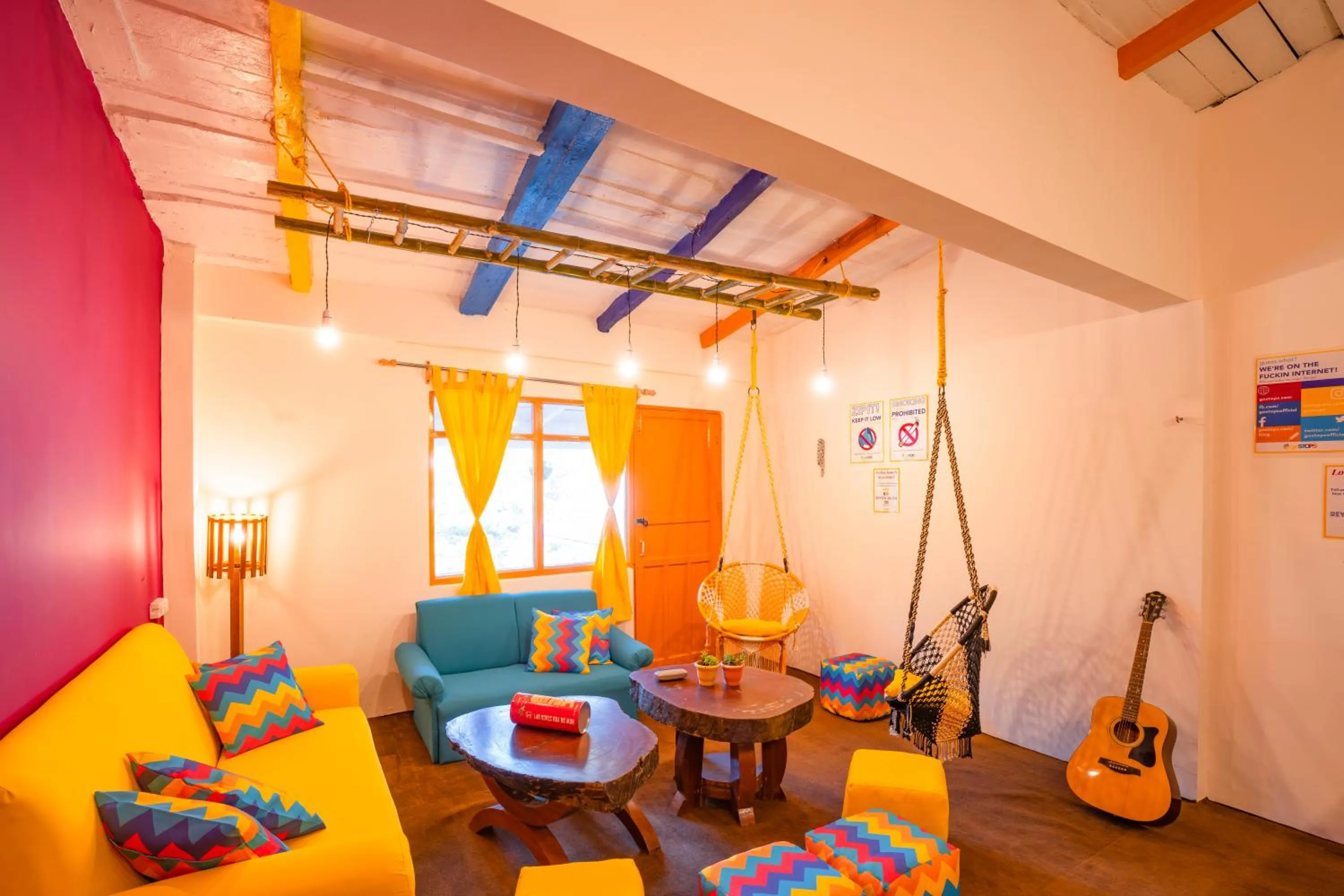 Lobby or reception in goSTOPS Nainital