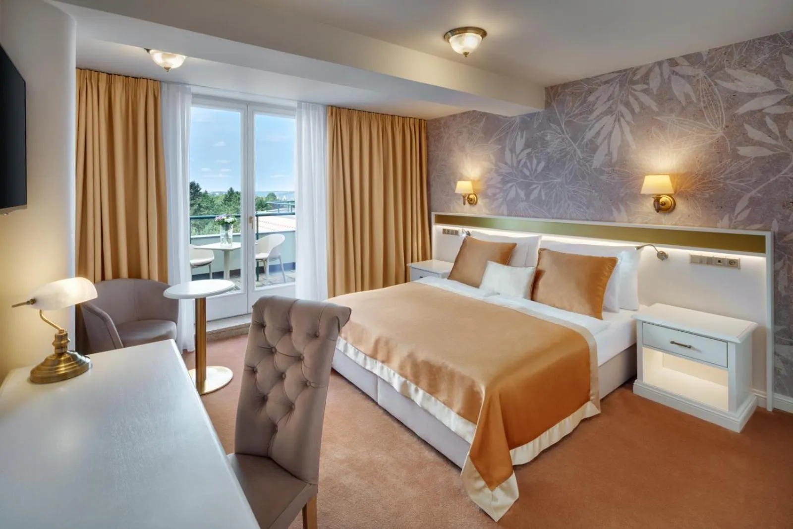 View (from property/room), Bed in Hotel Savoy Prague