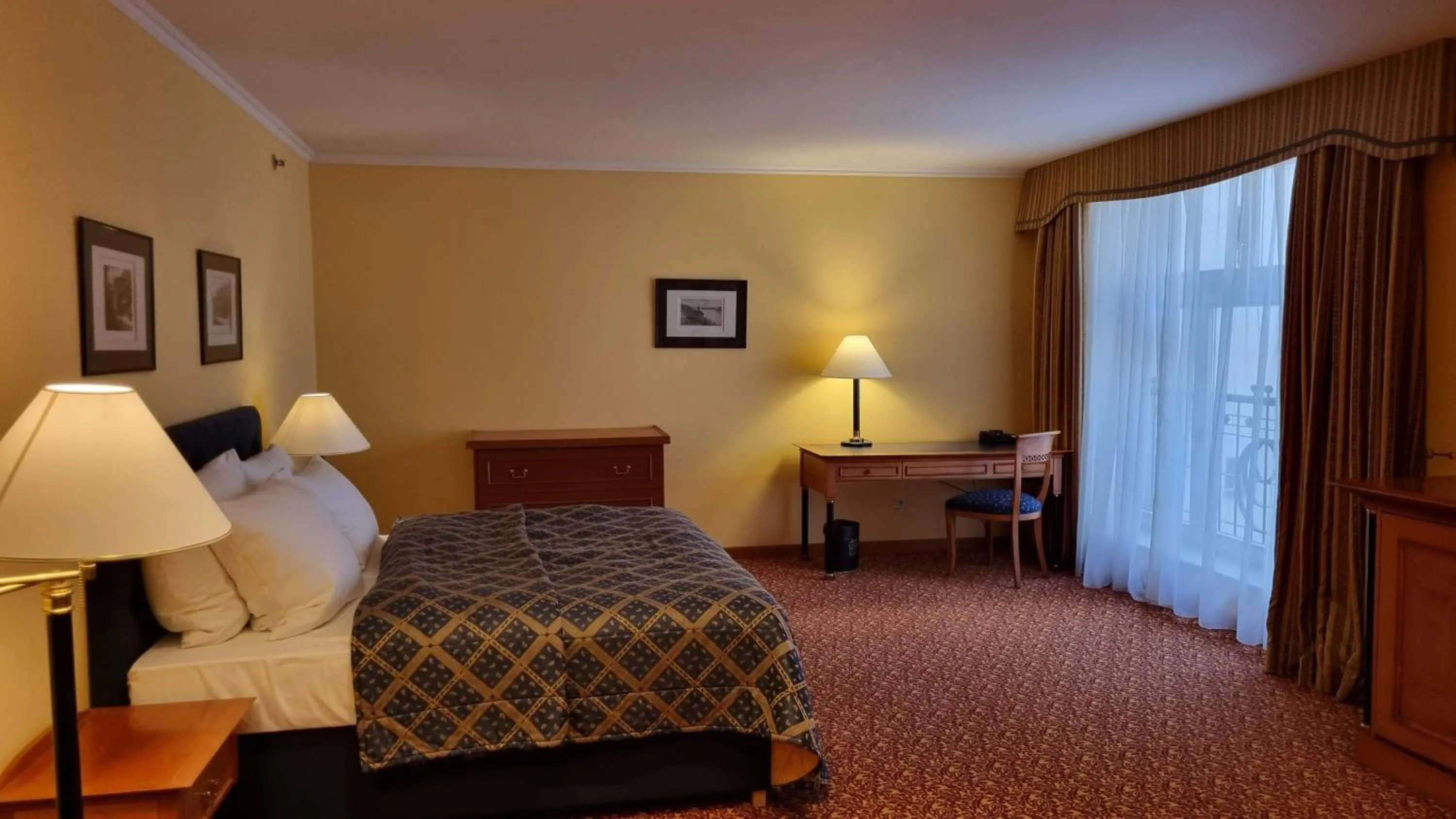 Bed in Hotel Savoy Prague