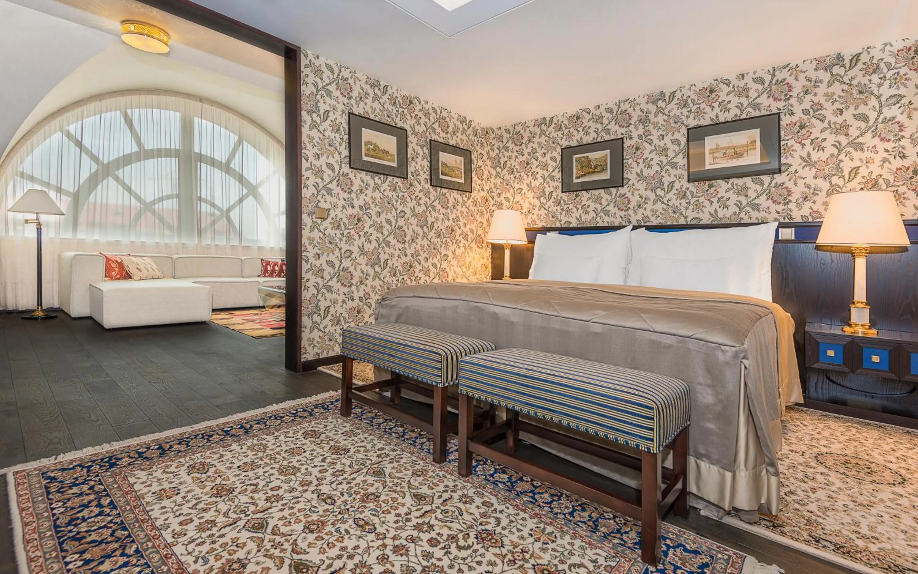 Bed in Hotel Savoy Prague