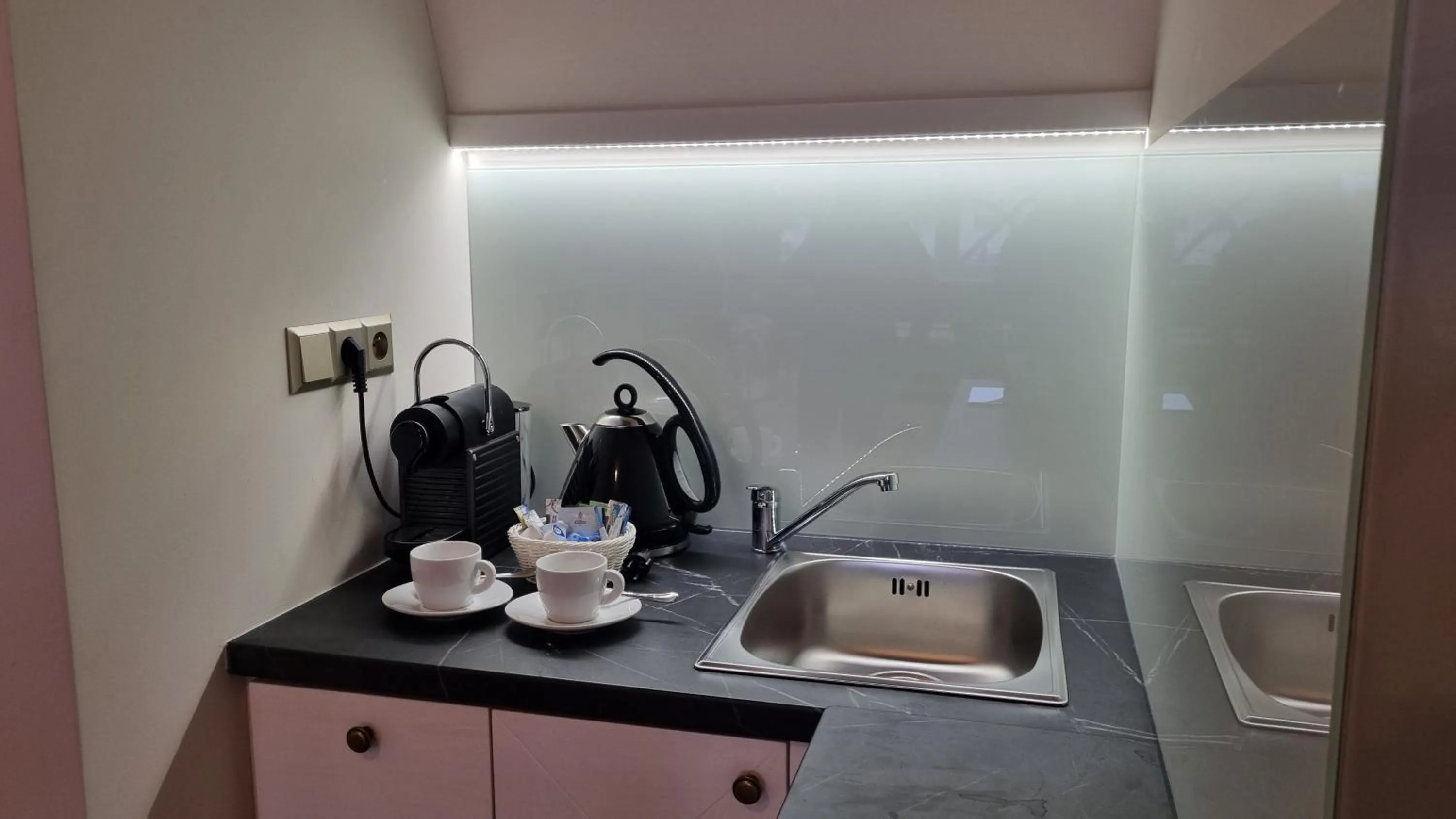 Coffee/tea facilities in Hotel Savoy Prague